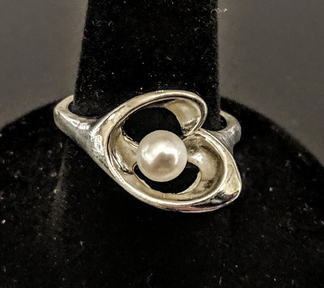 Elegant Sterling Silver Freshwater Pearl Ring with Swirl Design - Perfect Gift for Women, Love, Birthstone Jewelry - Ideal for Weddings, Anniversaries & Special Occasions