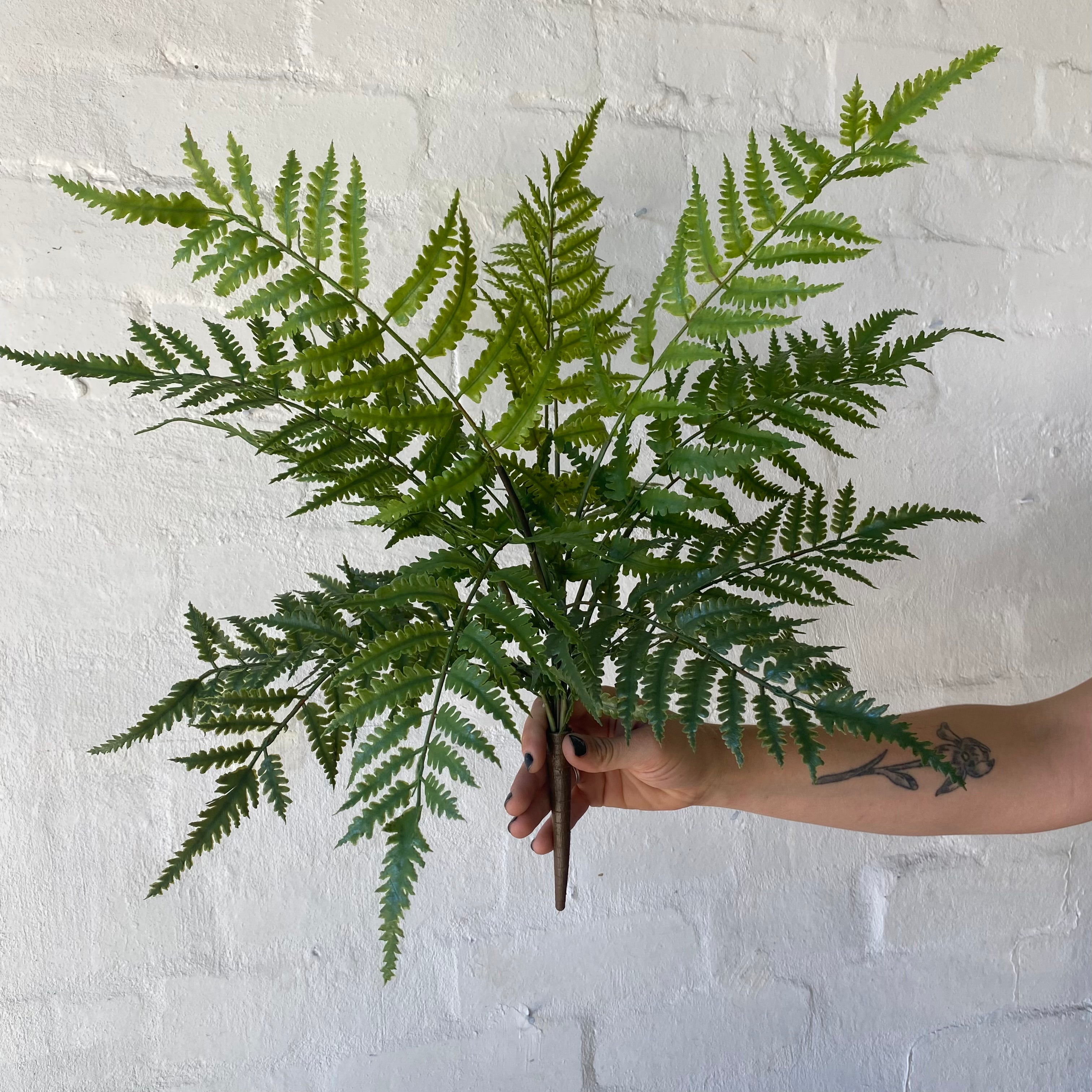 Artificial Fern Chain - Realistic Greenery for Outdoor Decor, Wedding Backdrops, Garden Fencing & Patio Hanging Decorations