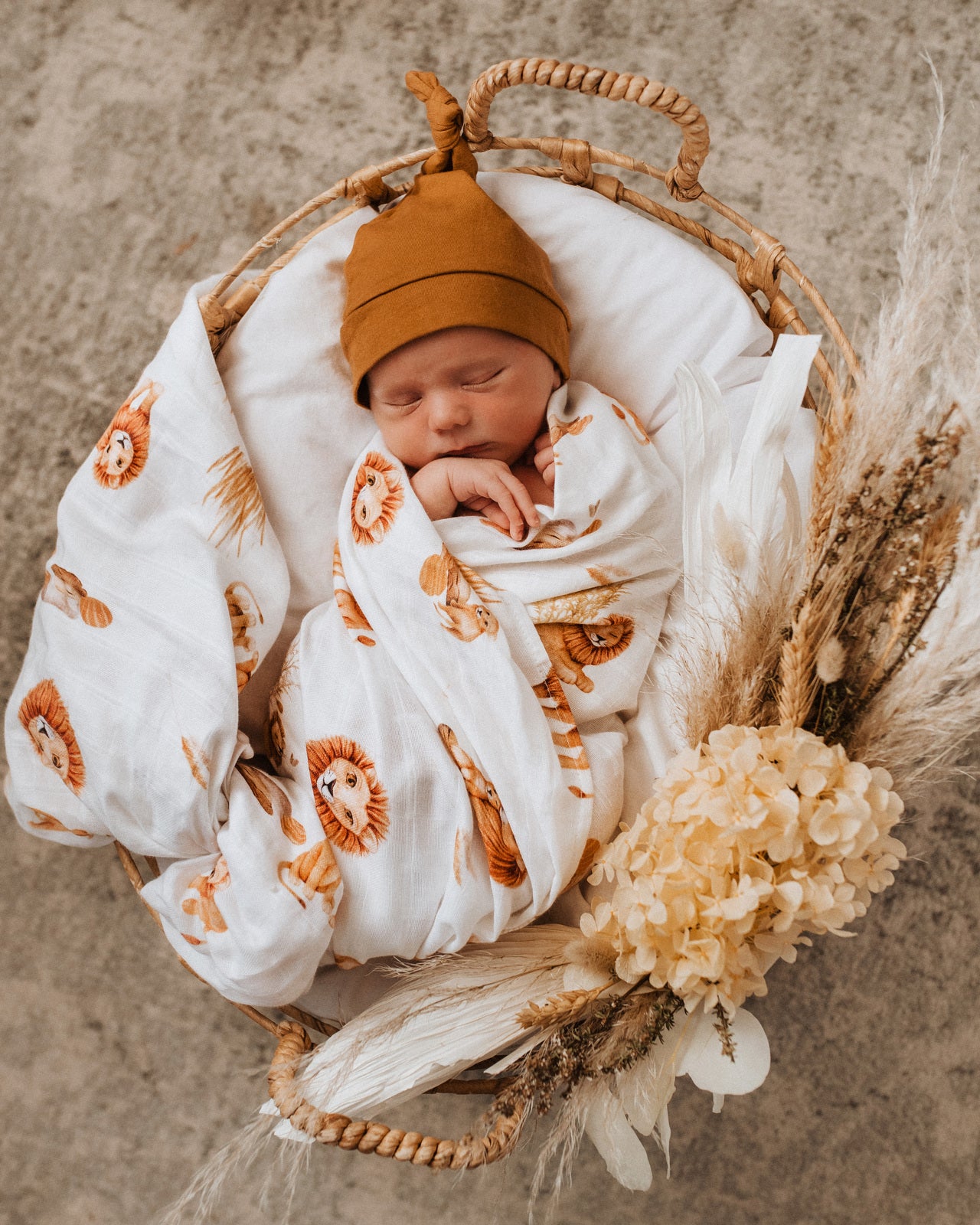 Organic Cotton Muslin Baby Wrap Blanket - Soft & Breathable Swaddle for Newborns - Perfect for Swaddling, Nursing, and Stroller Use - Lion Design