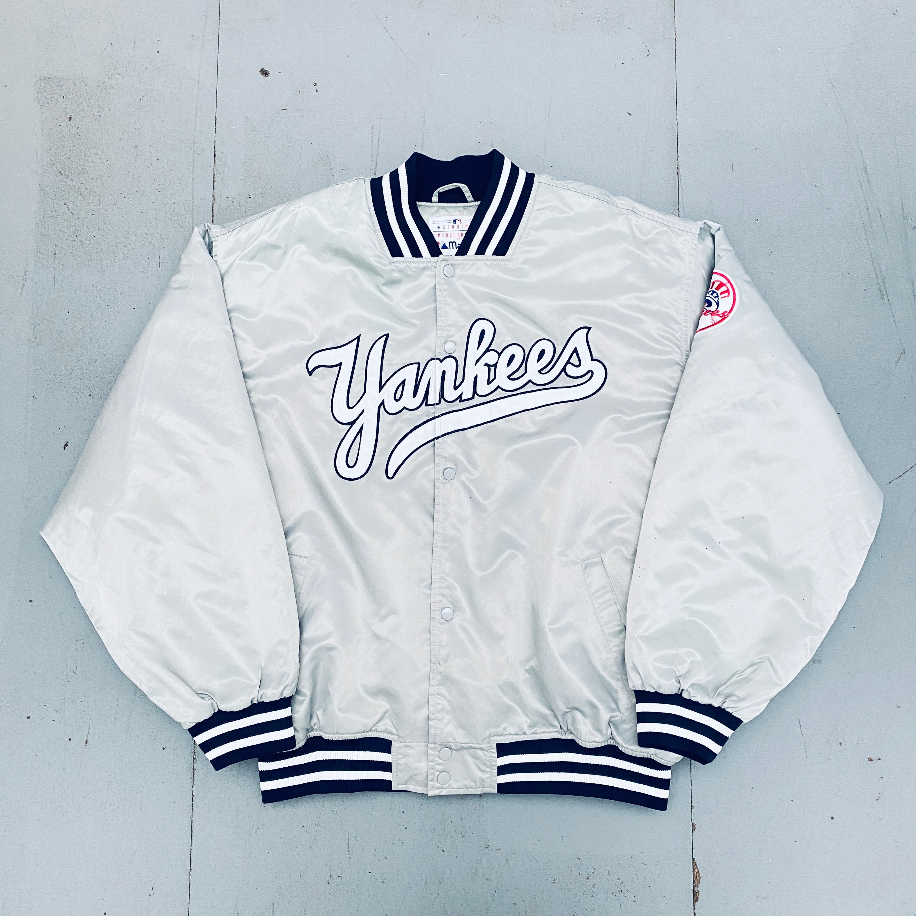 New York Yankees 2000s Majestic Satin Silver Stitched Spellout Bomber Jacket XXL - Vintage Baseball Outerwear for Game Day & Streetwear Fashion