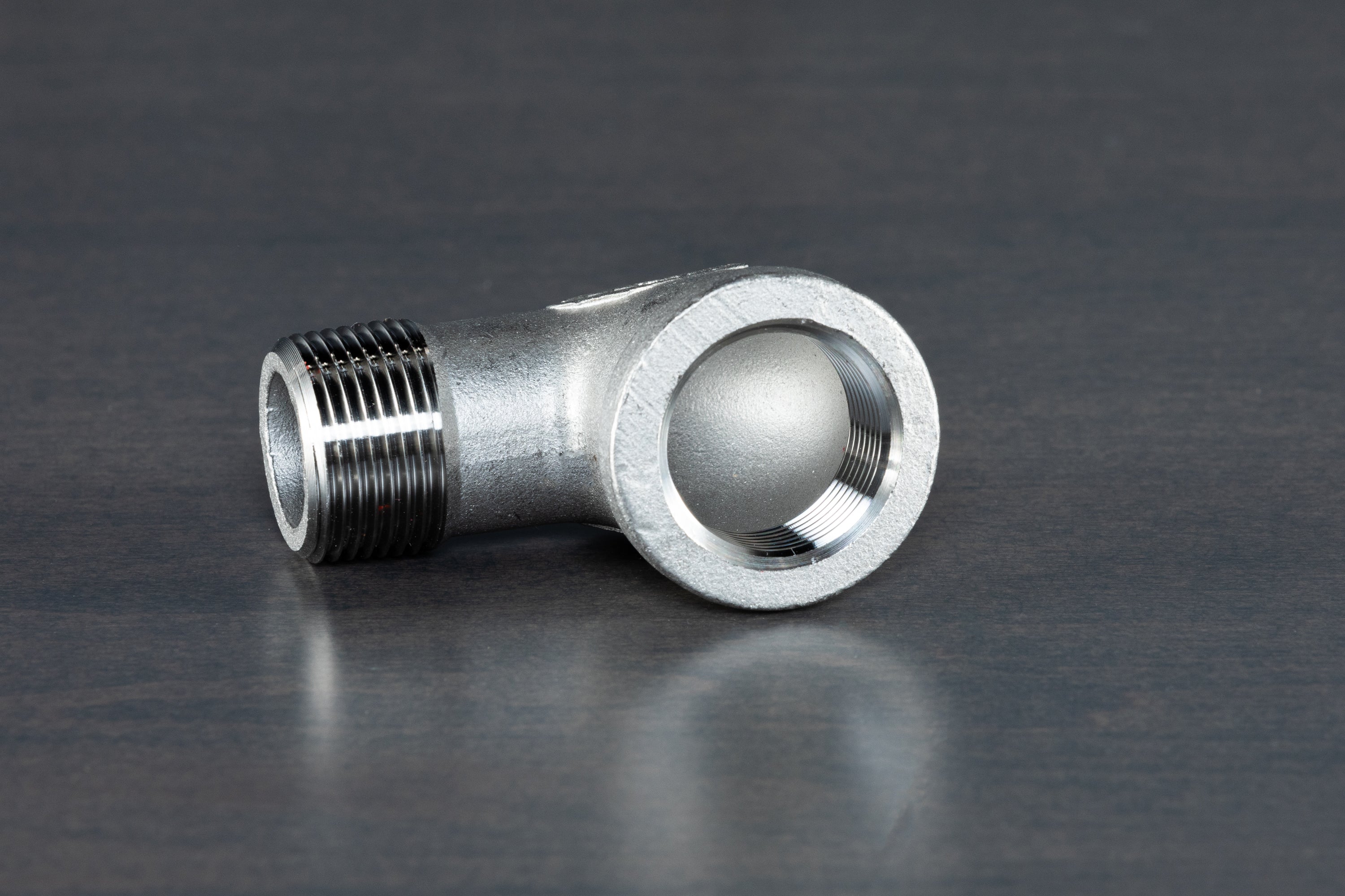 Stainless Steel BSPT 90 Degree Elbow Fitting - High Pressure Pipe Connector for Plumbing, Hydraulic Systems & Industrial Applications