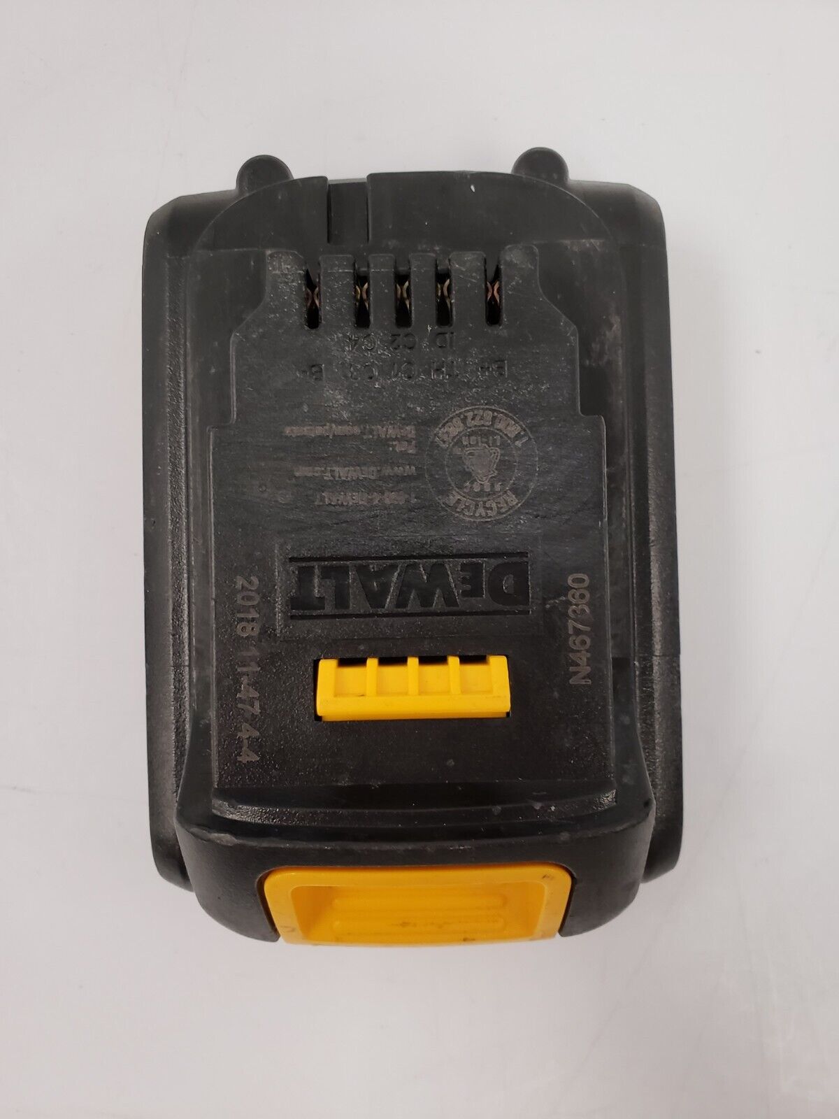 DEWALT DCB201 20V MAX Lithium-Ion Battery Pack - Compatible with DEWALT 20V Power Tools - Perfect for Drilling, Sawing & Construction Projects