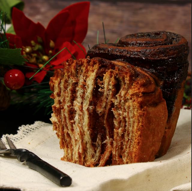Delicious Chocolate & Cinnamon Babka Cake - 32oz Fresh Baked Babka Bread | Perfect Valentine's Day, Christmas & Thanksgiving Gift Basket | Thoughtful Present for Men, Women, Colleagues & Friends | Great for Holiday Parties, Breakfast Treats & Coffee Pairings