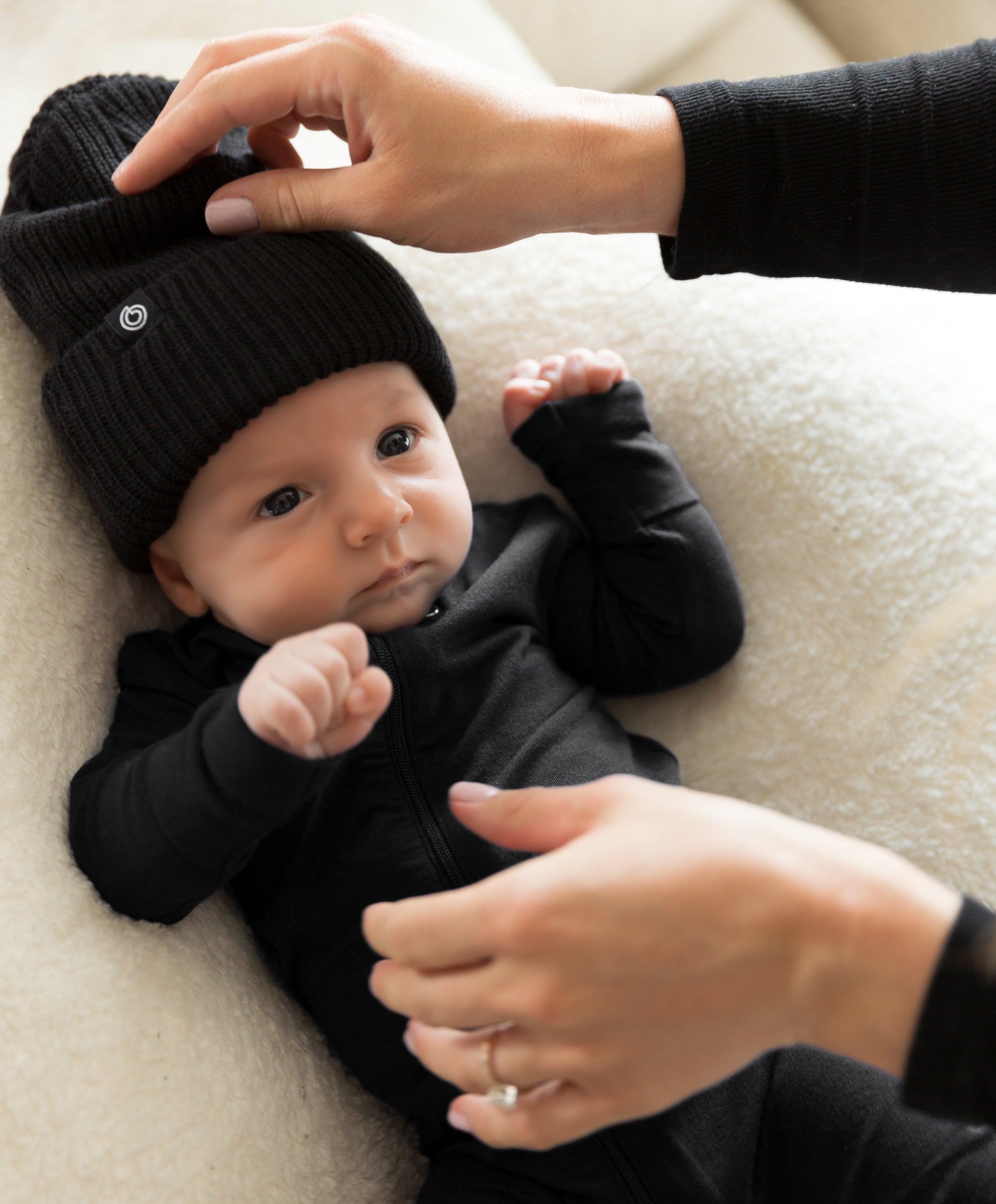 Black Bamboo Knit Beanie for Men & Women - Soft Warm Winter Hat - Unisex Stretchy Bamboo Fiber Skull Cap - Perfect for Skiing, Hiking & Outdoor Activities