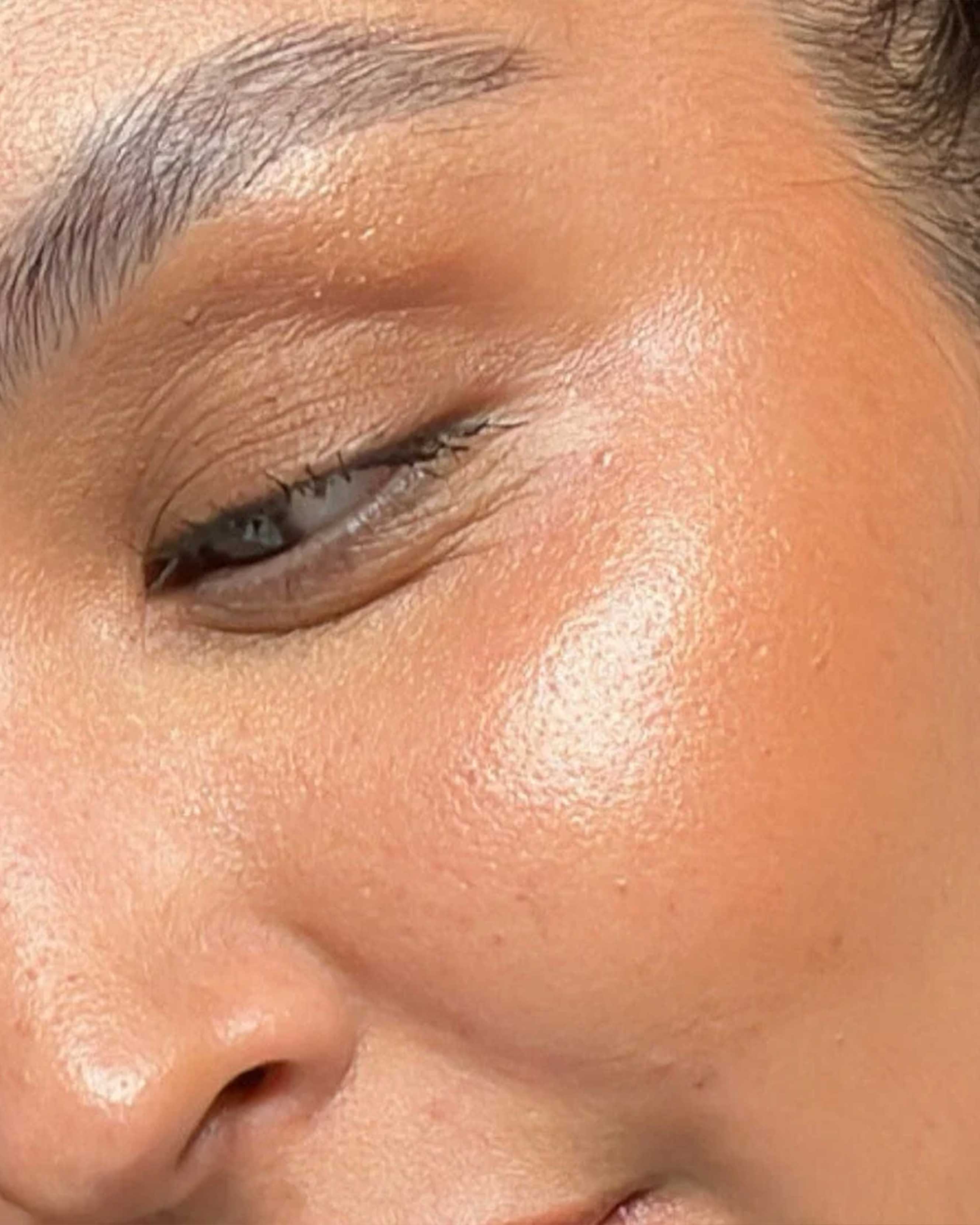 Best Hyaluronic Acid Highlight Balm for Glowing Skin - Hydrating & Illuminating Face Stick for Makeup & Skincare - Perfect for Daily Use, Special Occasions & On-the-Go Touch Ups