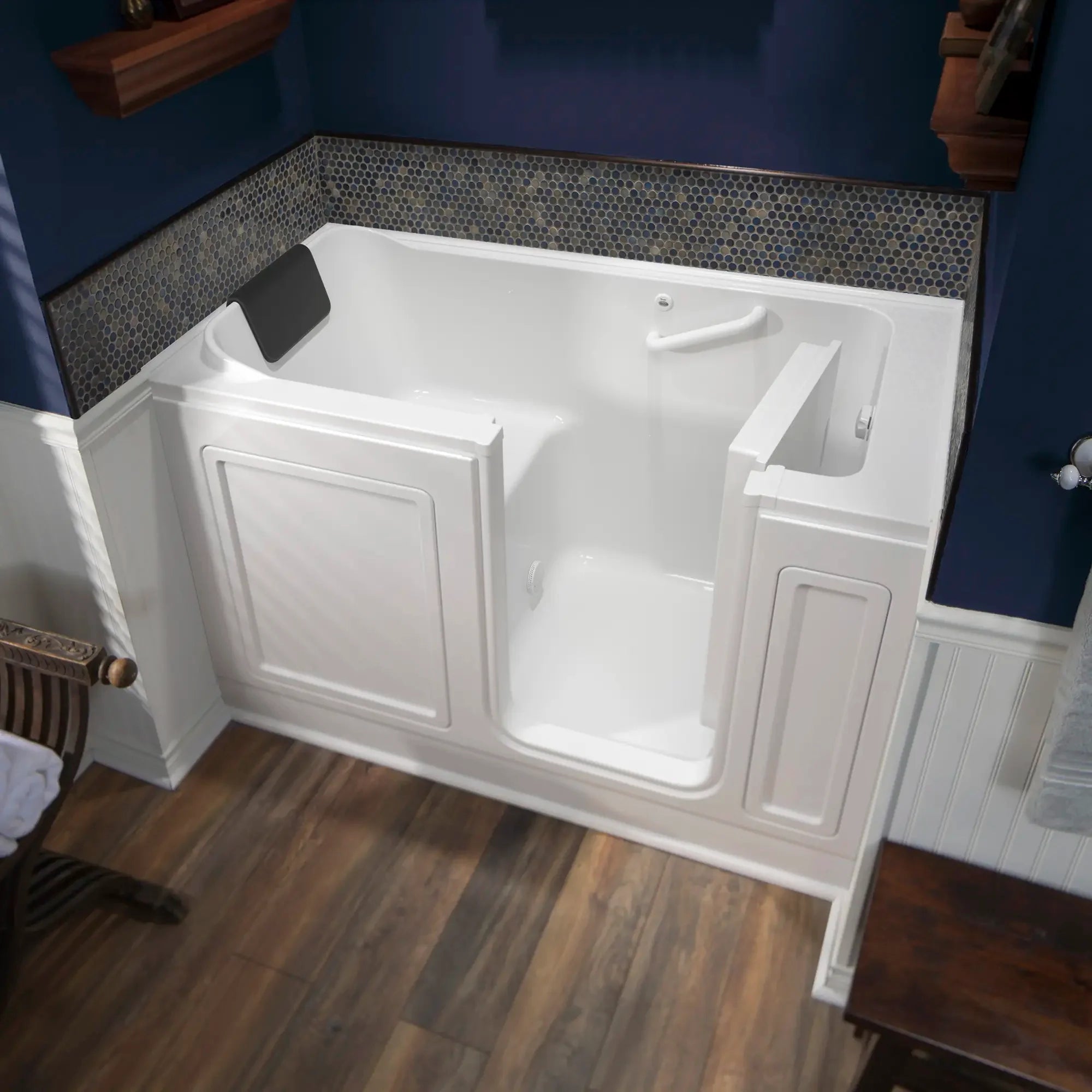 32 x 60 Inch Acrylic Walk-in Bathtub with Soaker System - Right Hand Drain - Luxury Spa Experience for Elderly & Mobility Needs - Perfect for Relaxation & Hydrotherapy at Home