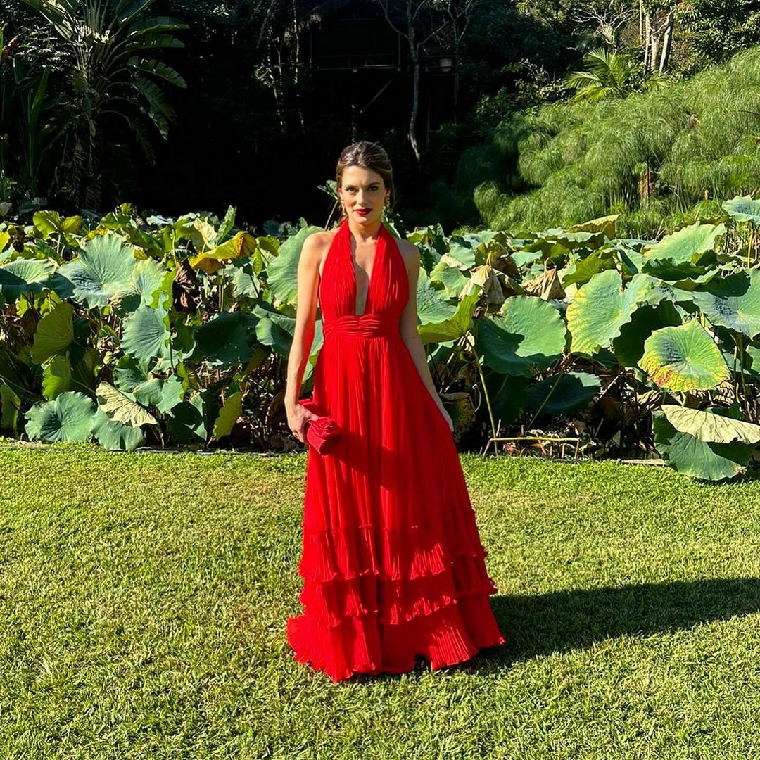 Elegant A-Line Deep V-Neck Pleated Long Prom Dress in Red - Perfect for Formal Parties, Homecoming, and Evening Events - Style J3430