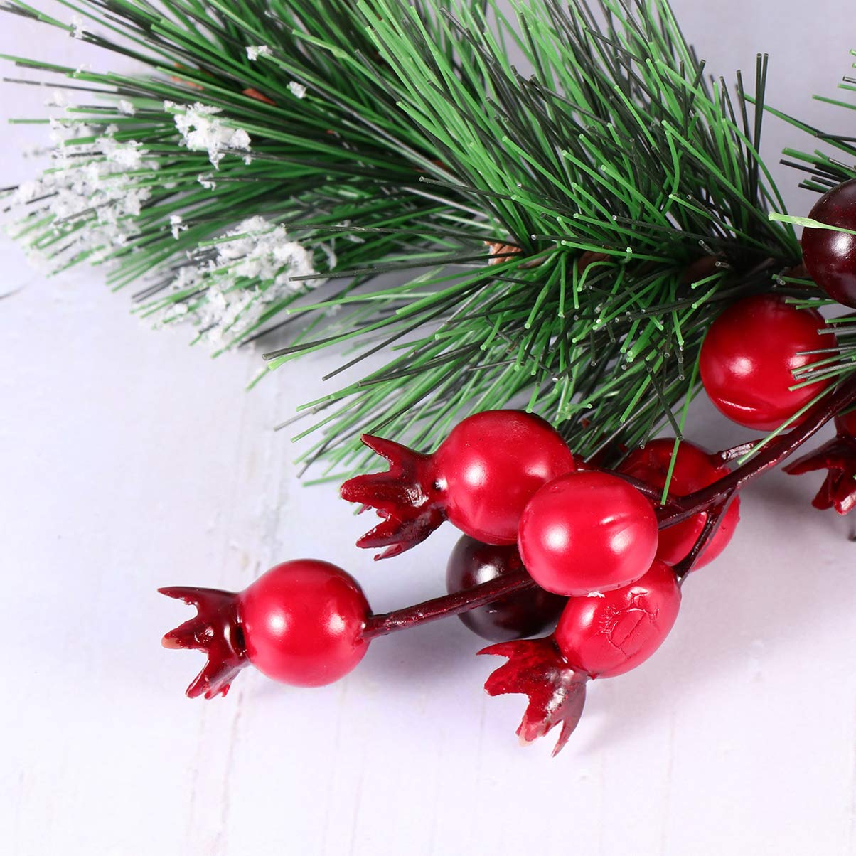 BESPORTBLE Traditional Christmas Advent Wreath Candle Holder with Red Berries & Pine Needles - Festive Holiday Table Decor for Home, Church & Office Celebrations (Red)