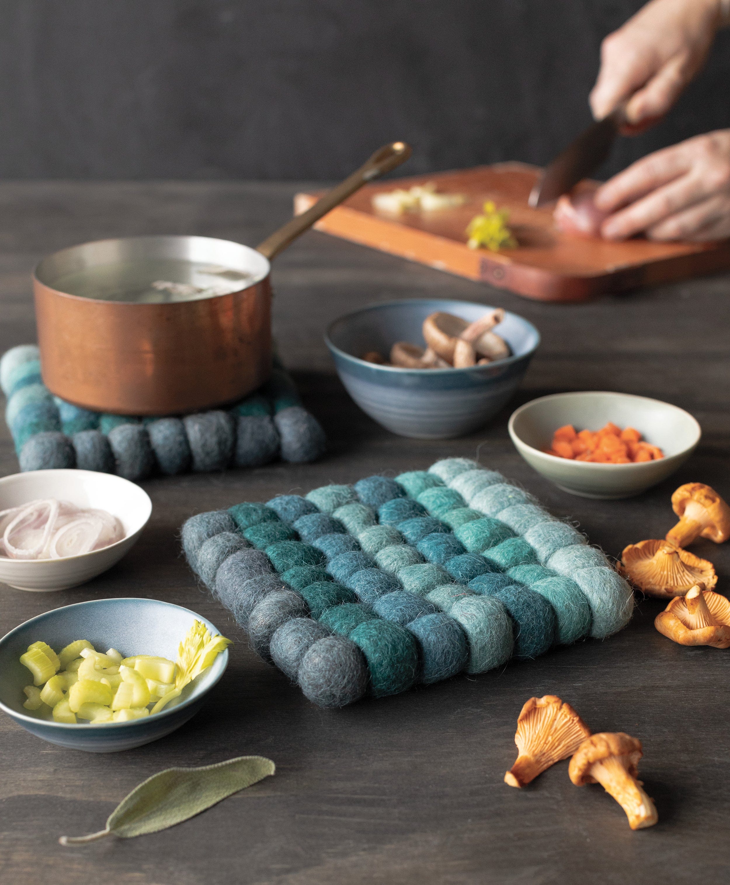 Dot Trivet Lagoon - Heat-Resistant Silicone Hot Pot Holder for Kitchen, Dining & Outdoor BBQ - Non-Slip Surface Protects Tables & Countertops