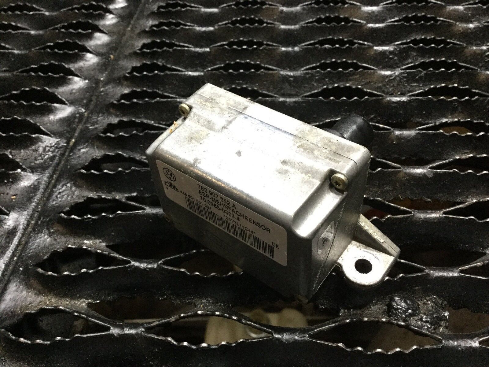 04 05 06 Porsche Cayenne Yaw Rate ESP Sensor 7E0907652A OEM - Perfect for Stability Control System Repair & Performance Tuning