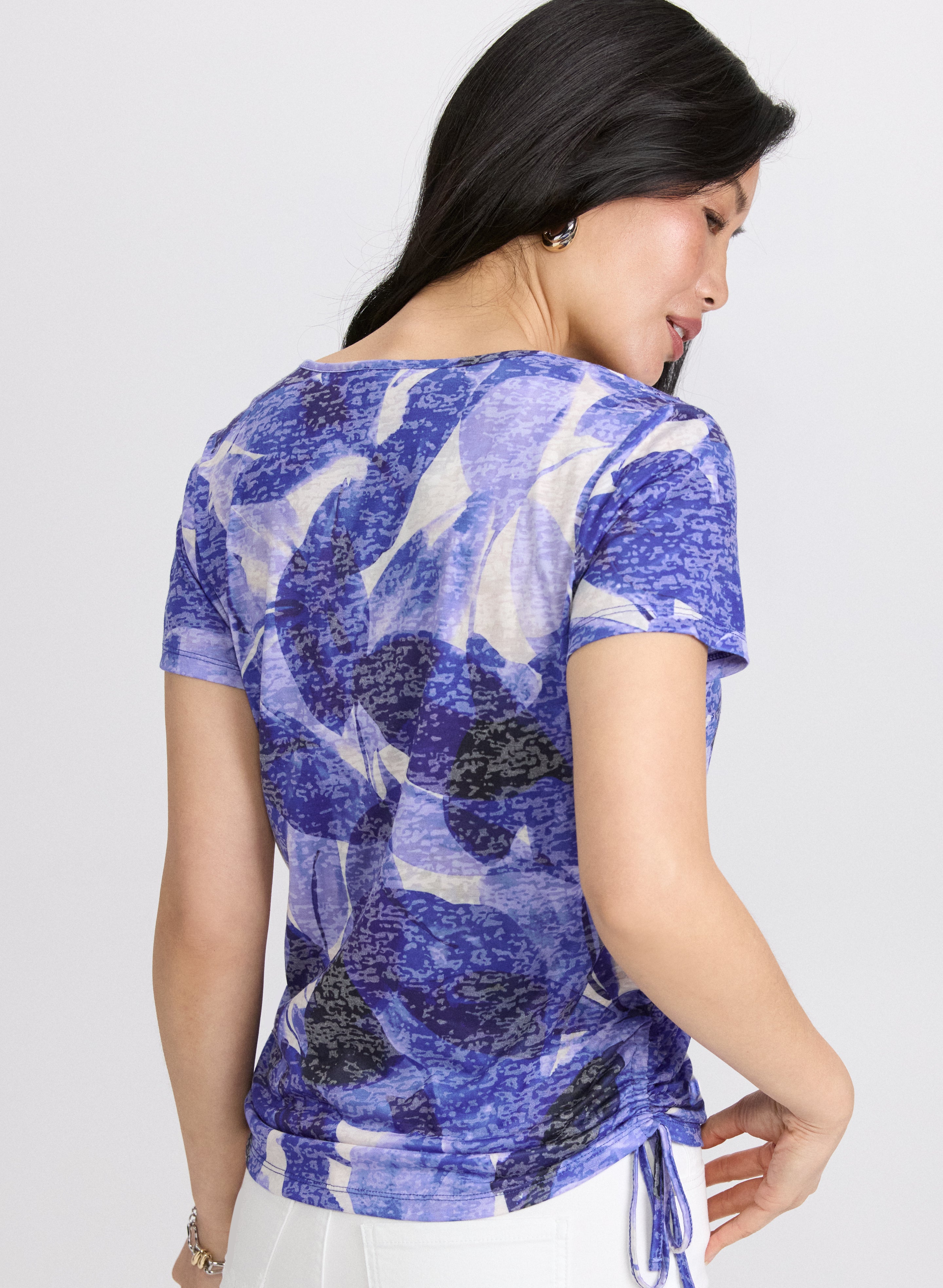 Stylish Embellished Leaf Print T-Shirt for Women - Trendy Floral Graphic Tee for Casual Outfits & Summer Fashion