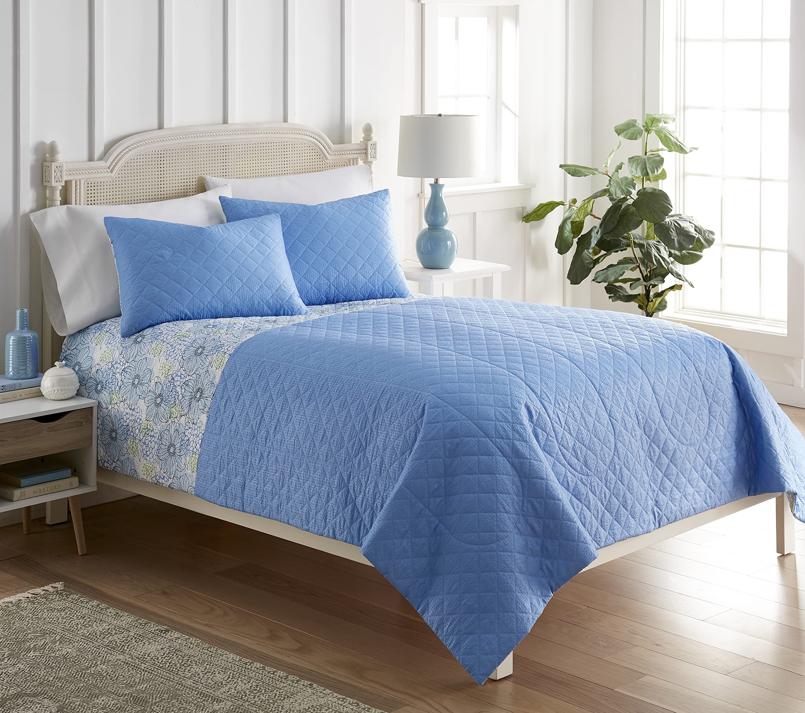 Shavel Home Products Seersucker 6-in-1 Quilt Set King Size - Blue Poppies Floral Design | Soft & Breathable Bedding Set for All Seasons | Perfect for Master Bedroom, Guest Room & Vacation Homes