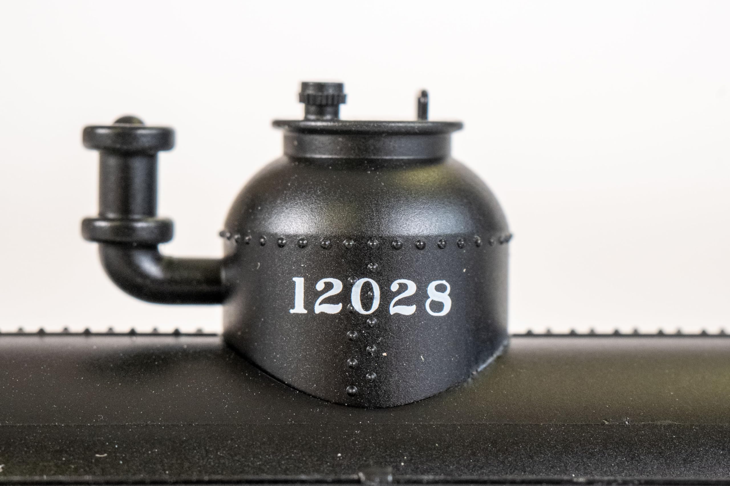 Bachmann Trains HO Scale Old-Time Tank Car - Wheeling & Lake Erie #129 Silver - Model Railroad Collectible for Train Enthusiasts & Diorama Scenes