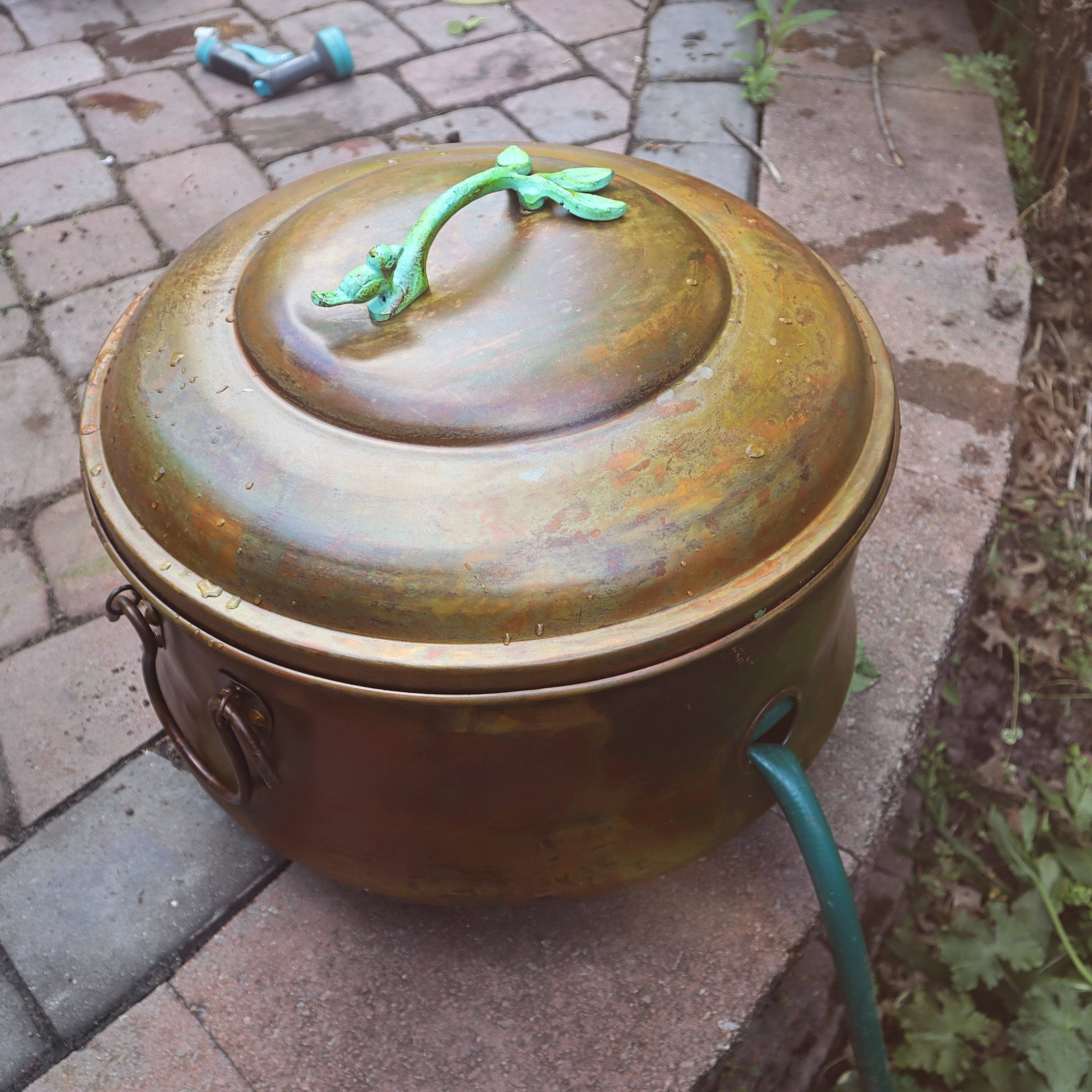 Heavy Duty Garden Hose Pot - Durable Outdoor Water Hose Storage Container for Yard, Patio, and Garden Use - Perfect for Organizing and Protecting Hoses from Weather Damage
