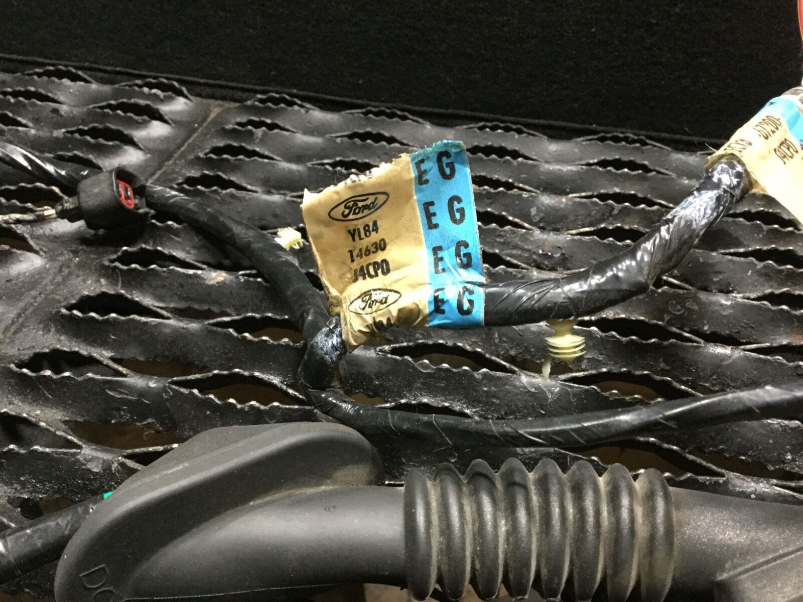 Genuine OEM Ford Escape Rear Right Passenger Side Door Wire Harness - Compatible with 2001-2007 Models - Perfect for Electrical Repairs & DIY Auto Maintenance