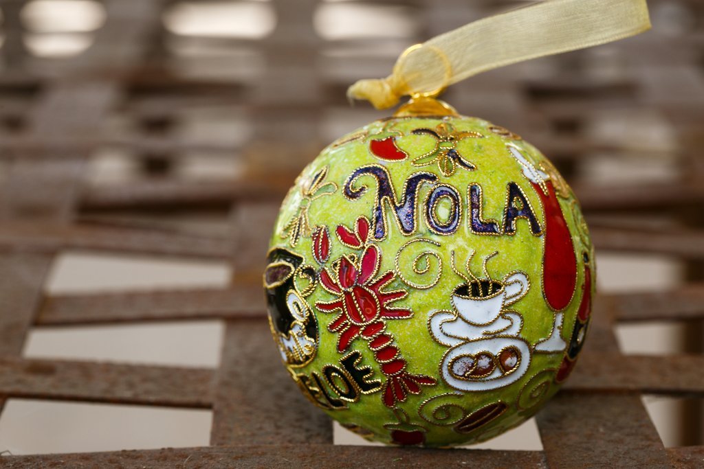 New Orleans Food Cloisonne Ornament - Handmade Green Enamel Christmas Tree Decoration for Holiday Home Decor & Gift Giving