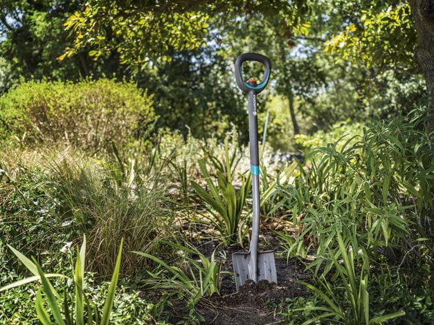 Gardena ErgoLine Telescopic Spade - Adjustable Garden Shovel for Digging & Planting | Perfect for Landscaping, Yard Work & Outdoor Gardening