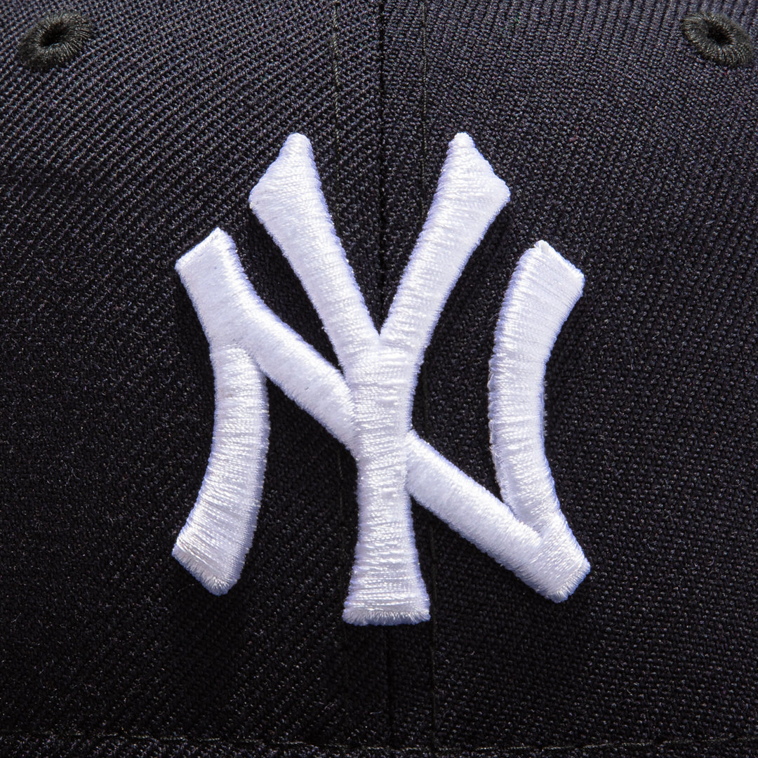 New Era 59Fifty Retro On-Field New York Yankees Baseball Cap - Navy Blue Adjustable Fitted Hat for Men & Women - Perfect for Baseball Games, Streetwear & Casual Outfits