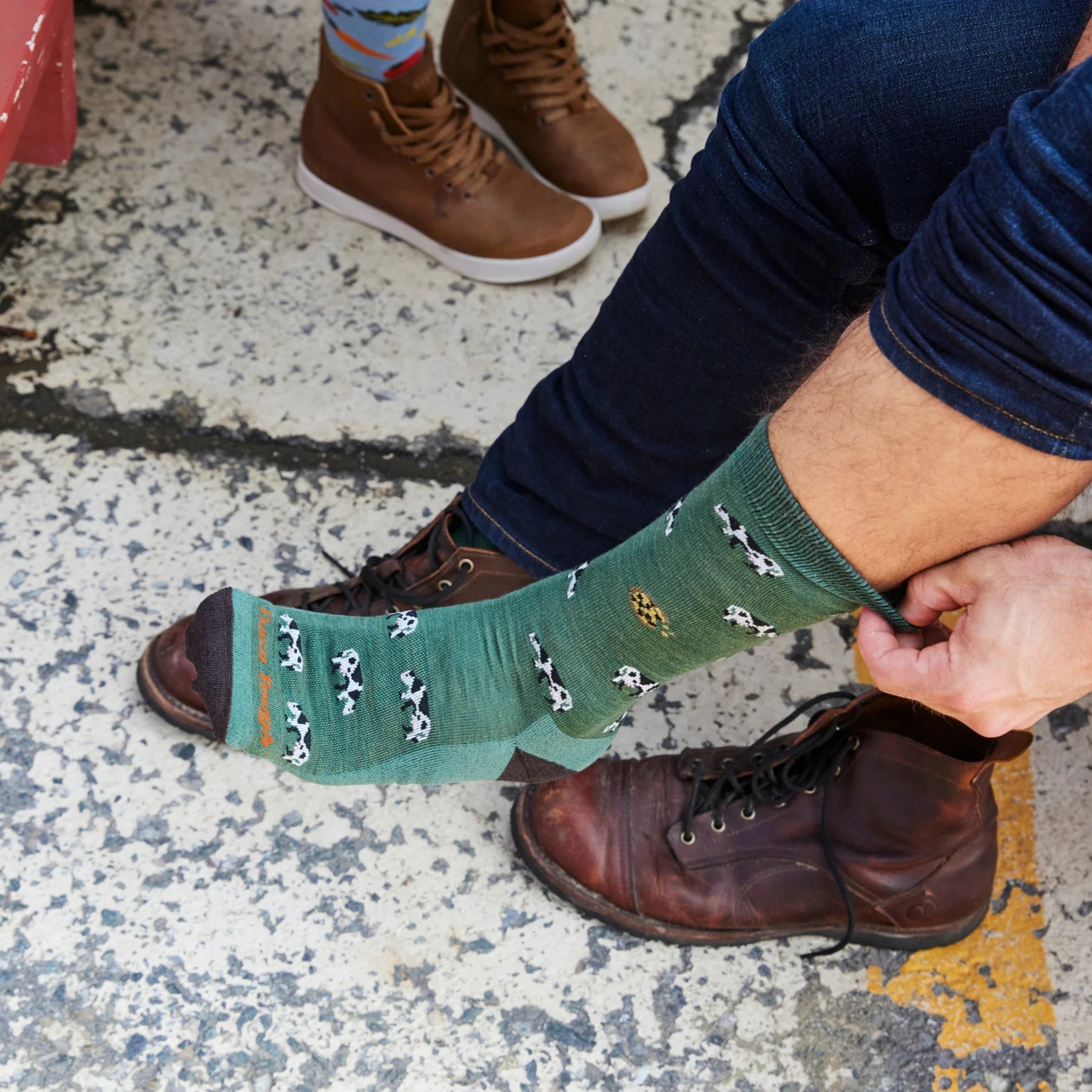 Darn Tough Dairy Air Crew Lightweight Lifestyle Socks for Men – Comfortable & Durable Hiking, Running & Everyday Wear Socks