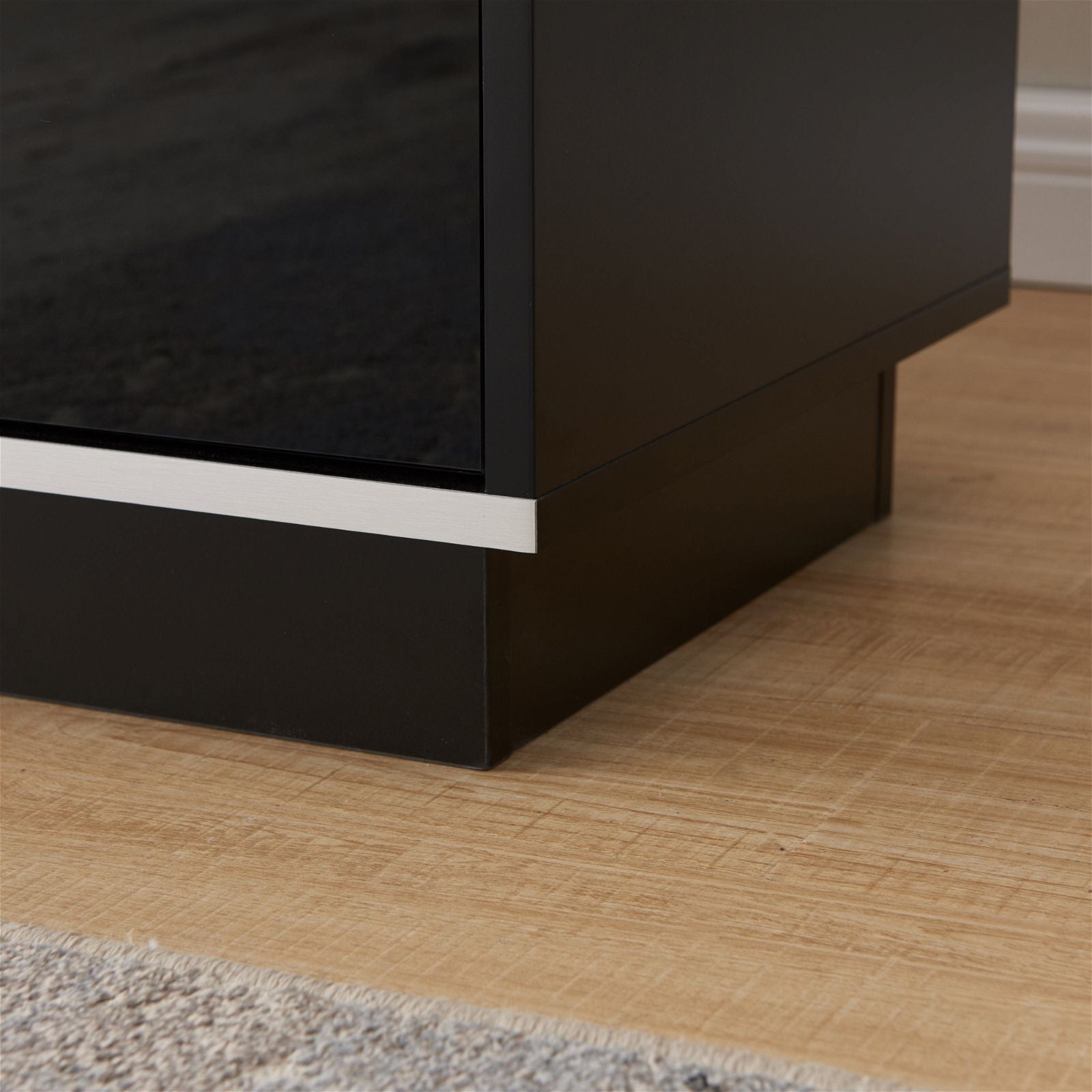 TITAN Modern Side Table - Black End Table for Living Room, Bedroom, or Office - Small Accent Table with Sturdy Metal Frame - Perfect for Coffee, Books, and Decor