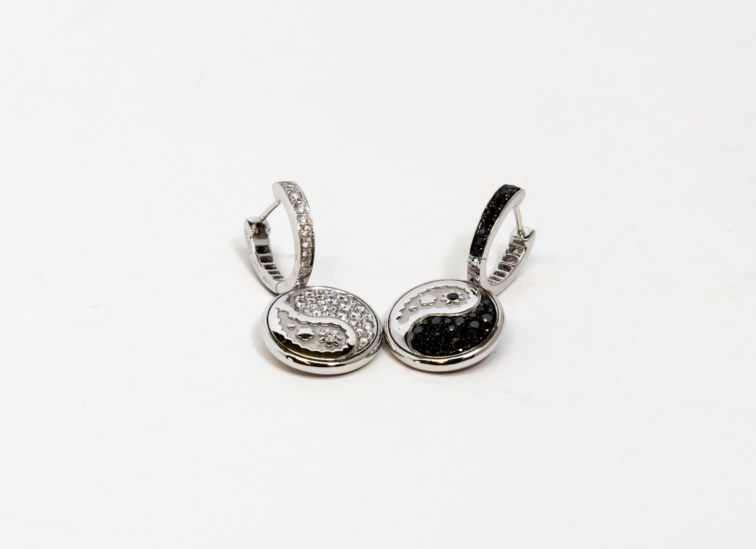 Carrera Y Carrera Aqua Reversible 18K White Gold Diamond Earrings for Women | Luxury Dangle Earrings for Parties, Weddings & Special Occasions