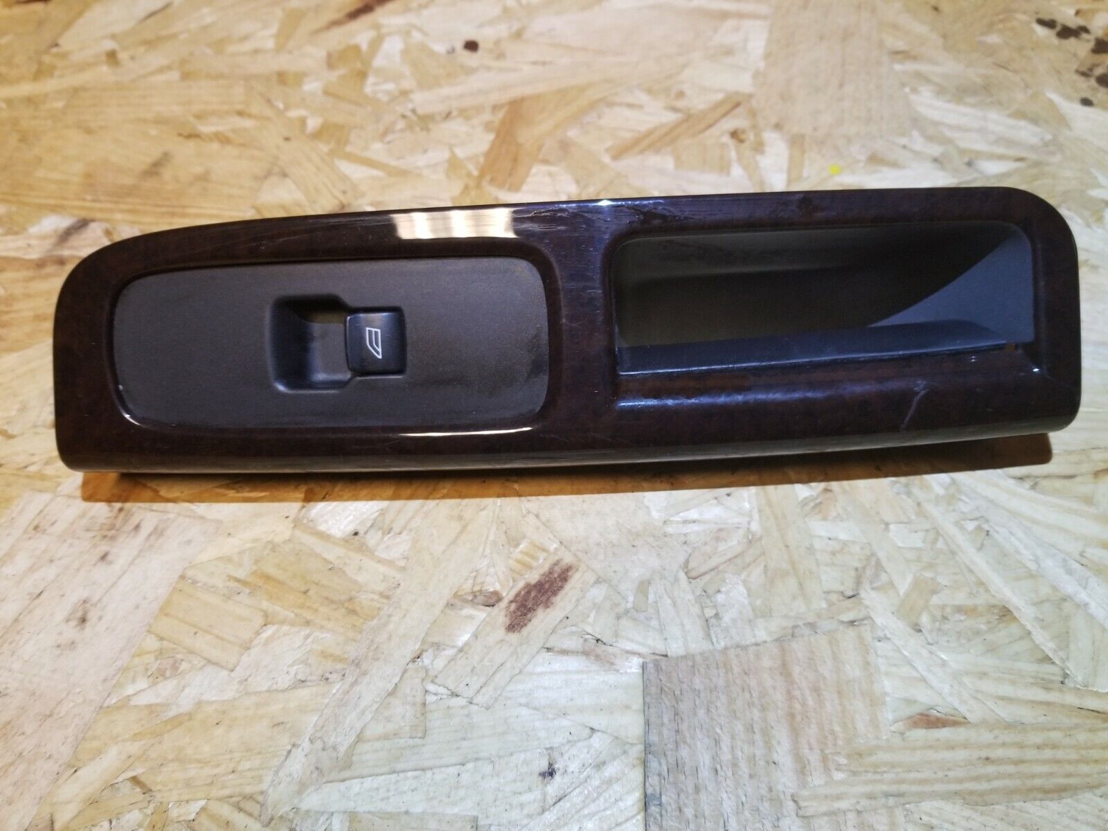 05-07 Volvo S40 Right Passenger Side Power Window Switch OEM Replacement - Perfect for Window Control & Repair in Volvo S40 Sedans