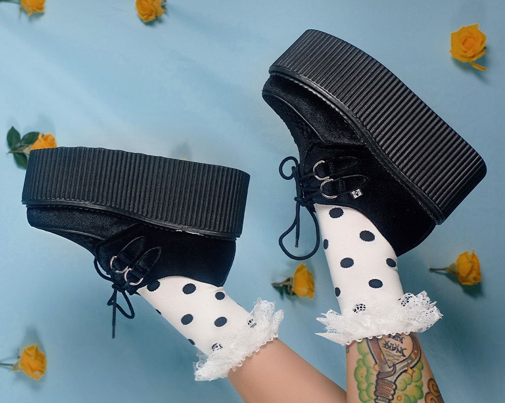 Black Velvet Stratocreeper - Premium Velvet Fabric for DIY Crafts, Home Decor & Costume Making - Perfect for Halloween, Cosplay & Fashion Design Projects