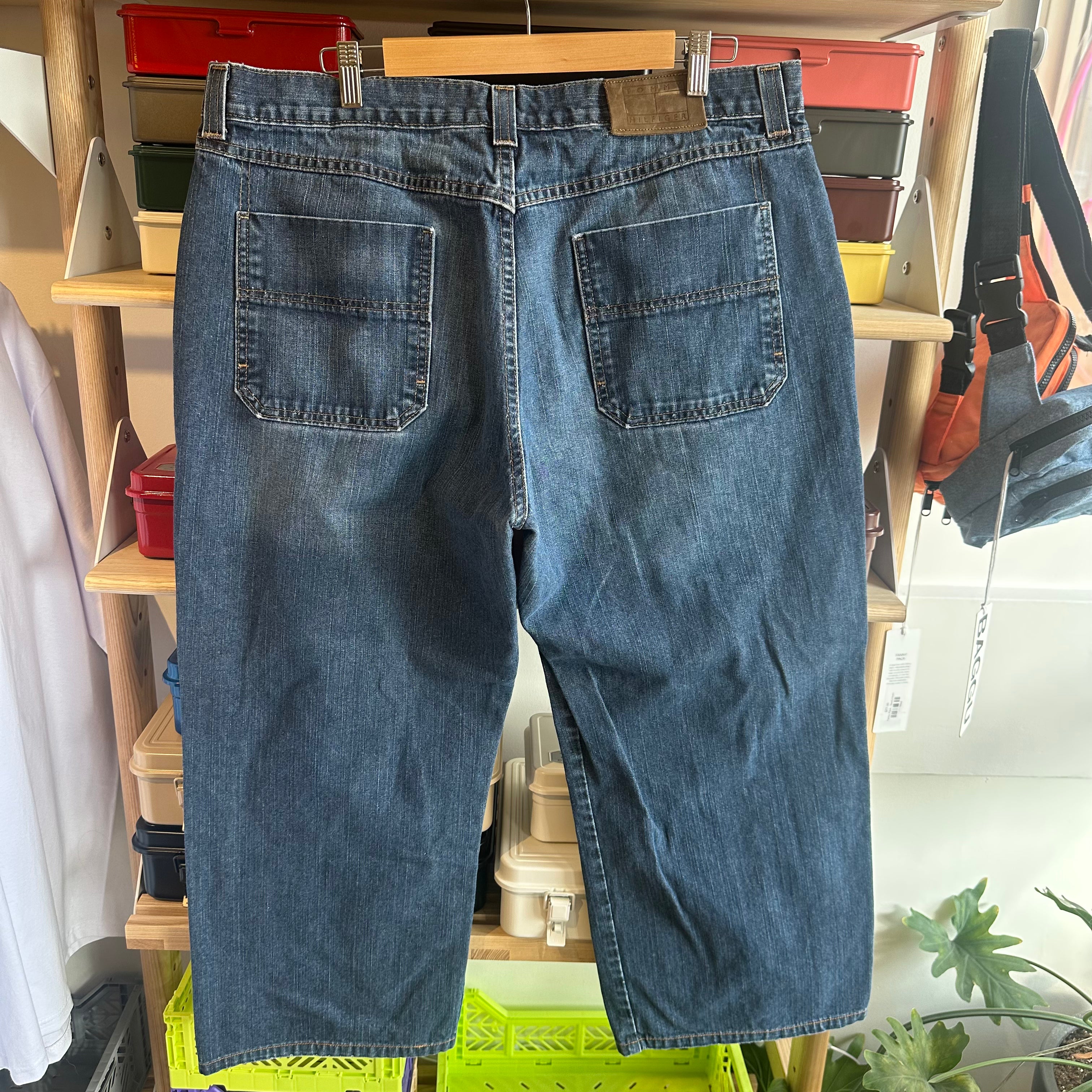 Tommy Hilfiger Men's Classic Fit Jeans | 38 Waist | Comfortable Denim Pants for Casual & Business Wear | Perfect for Office, Travel & Everyday Use