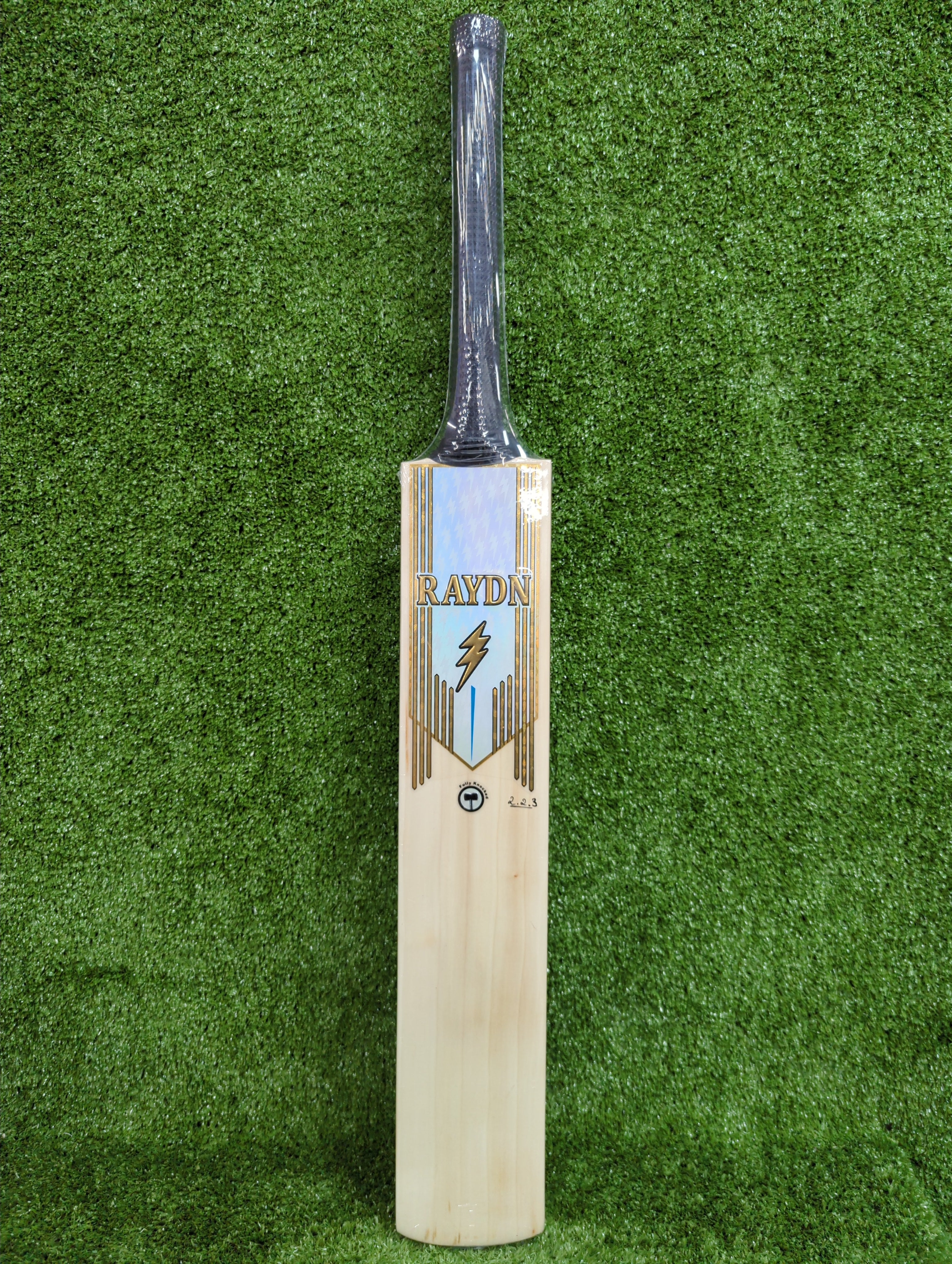 Premium English Willow Cricket Bat for Juniors & Youth - Lightweight & Durable for Training & Matches - Perfect for School, Club, and Competitive Play