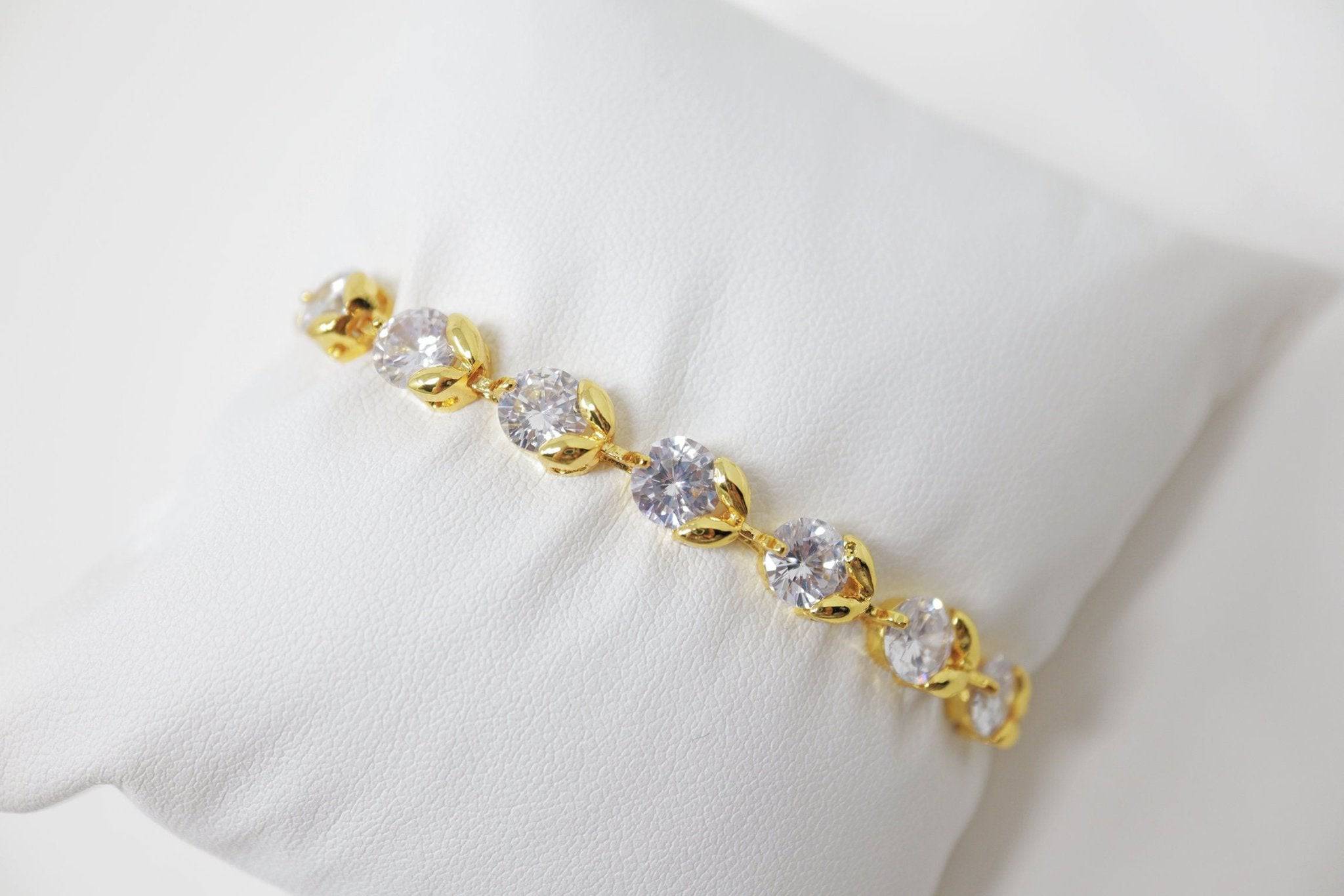 Elegant Floral Dainty Bracelet for Women - Cubic Zirconia CZ Wedding Jewelry, Perfect Bridal Bracelet Gift for Bride & Bridesmaids | Ideal for Weddings, Anniversaries & Special Occasions