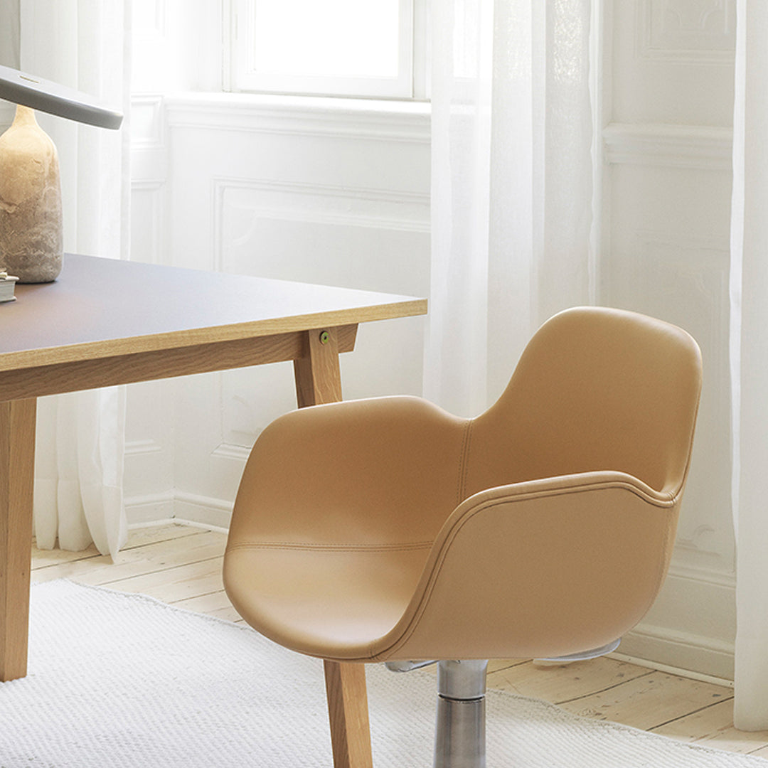 Modern Form Armchair with 4L Swivel Base and Premium Upholstery - Perfect for Living Room, Office or Reading Nook