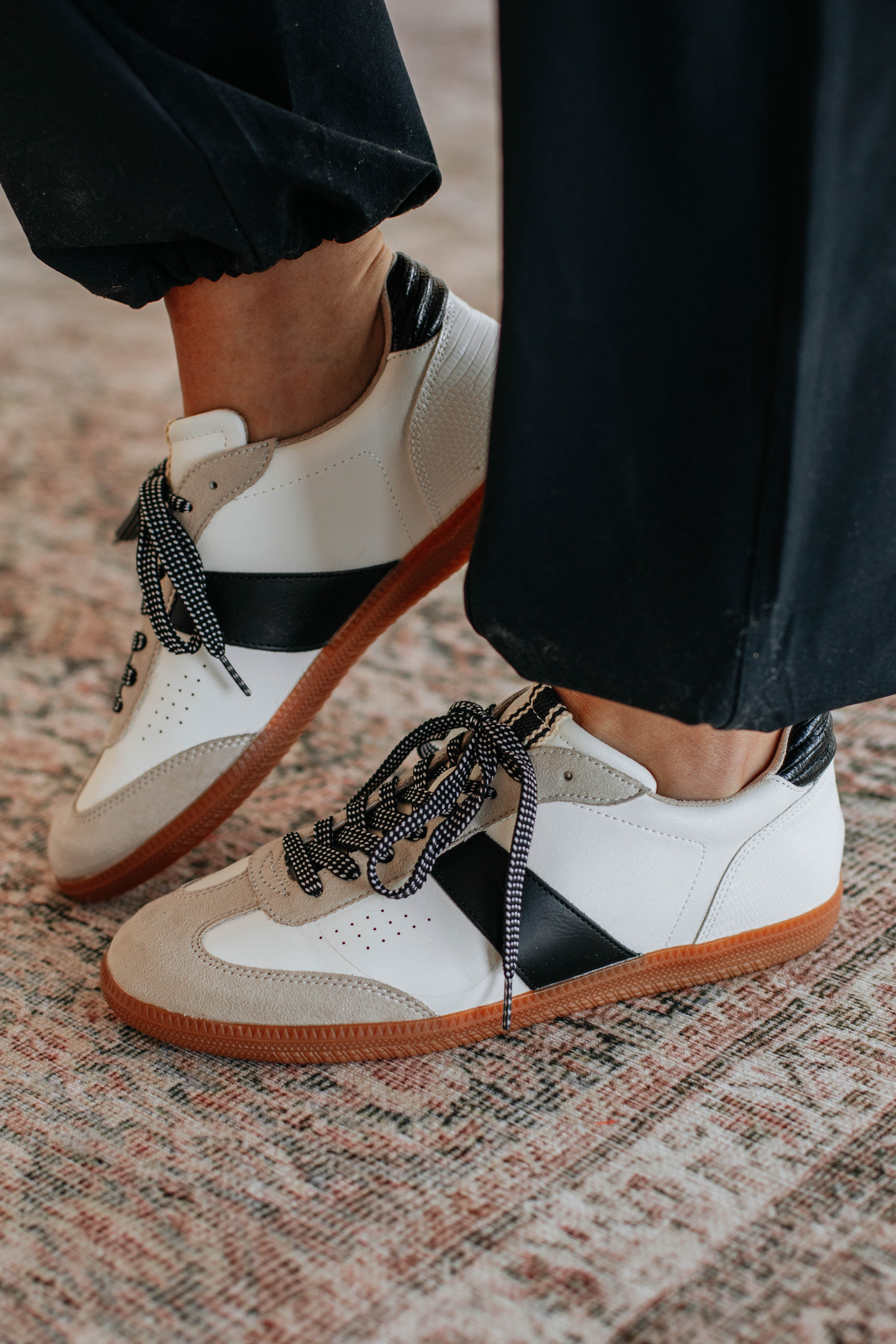 Trendy Sneakers for Women & Men - Comfortable & Stylish Walking Shoes for Running, Gym, Workout & Casual Wear