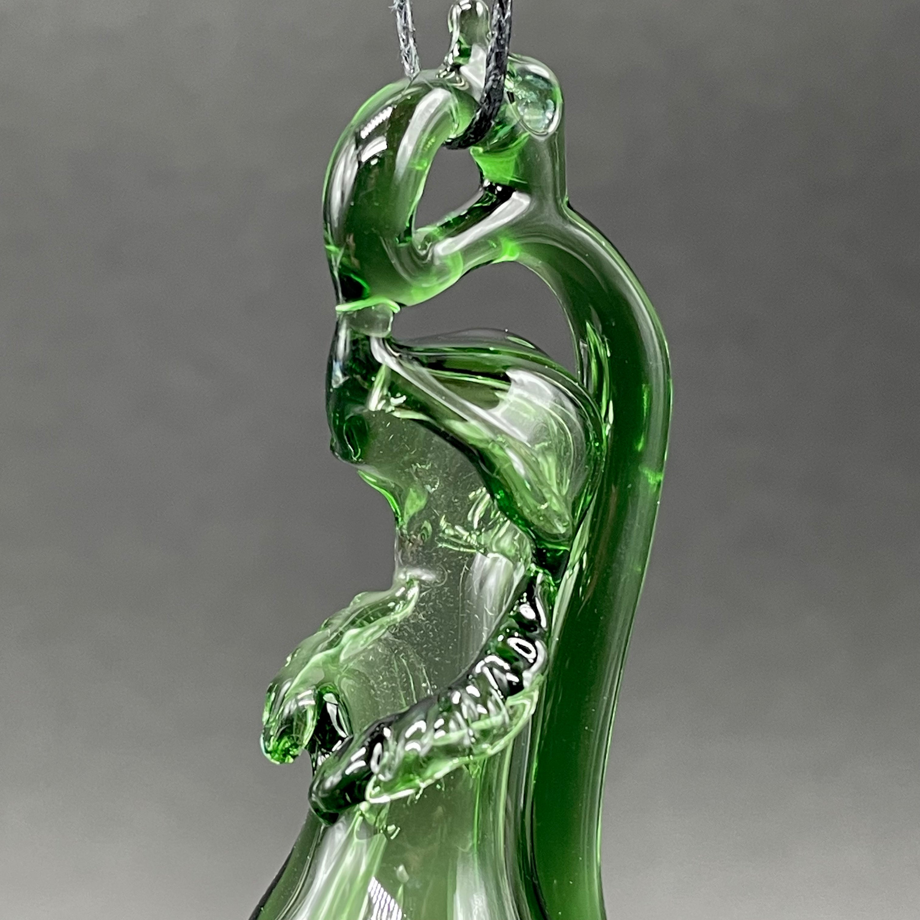 Exquisite Pitcher Plant Pendant - Unique Carnivorous Plant Jewelry for Nature Lovers | Perfect for Botanical Enthusiasts & Outdoor Adventures