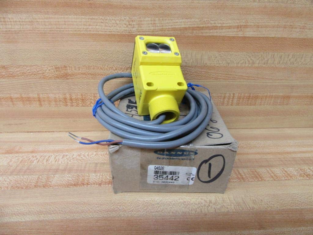 Banner Q452E Emitter 35442 - High Visibility LED Safety Light for Industrial Vehicles & Construction Equipment | Perfect for Forklifts, Cranes & Heavy Machinery