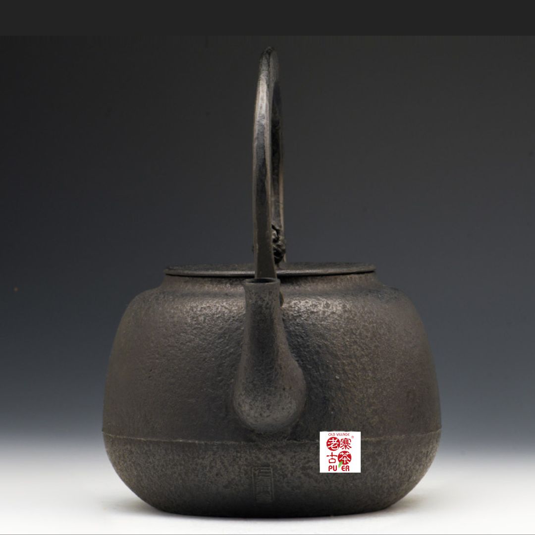 Premium Japanese Nanbu Tetsubin Iron Teapot - Koizumi Nizaemon 11th Generation Kokonoe Gata Cast Iron Kettle with Authentic Gift Box - Perfect for Traditional Tea Ceremonies & Home Brewing