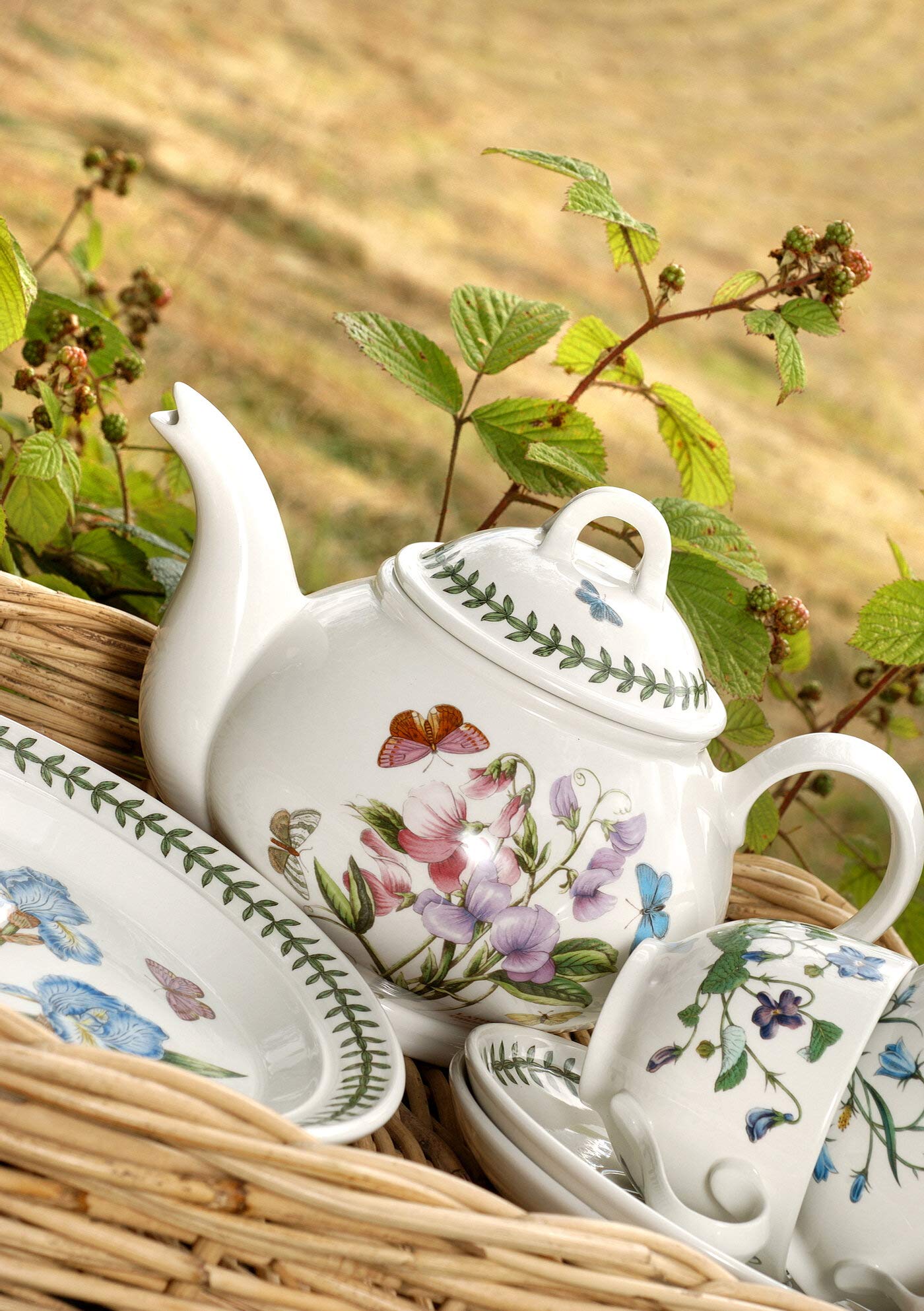 Portmeirion Botanic Garden 32oz Teapot - Sweet Pea Floral Design, Premium Earthenware, Durable Chip-Resistant Glaze, Dishwasher & Microwave Safe, Handcrafted in England - Perfect for Afternoon Tea, Brunch, and Elegant Home Decor