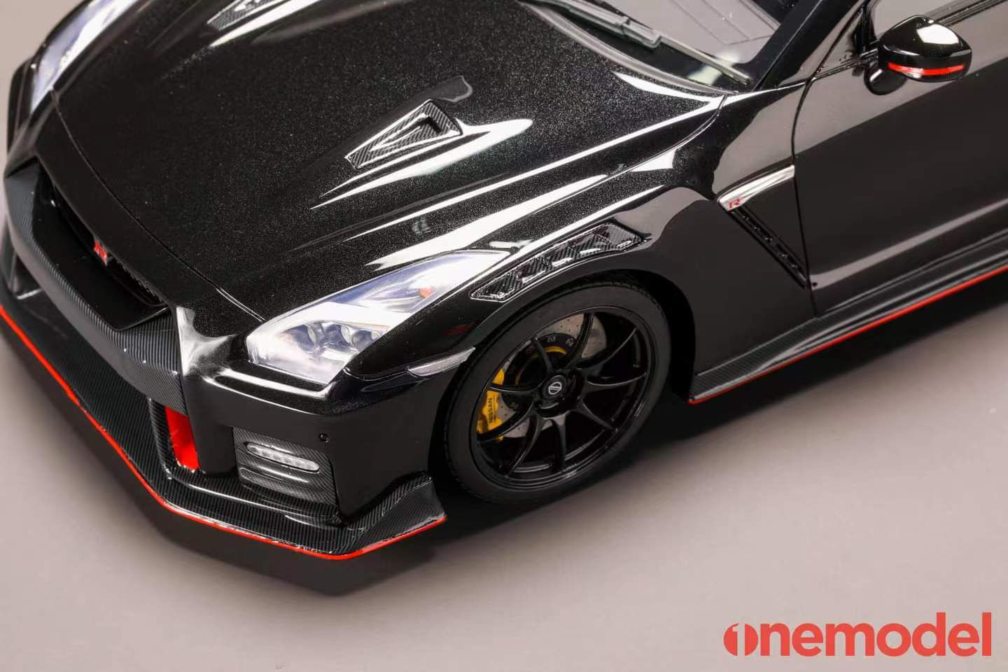 1:18 Scale Nissan GT-R R35 2020 NISMO Edition Diecast Model Car - Jet Black Pearl - Collectible Sports Car for Display & Racing Enthusiasts