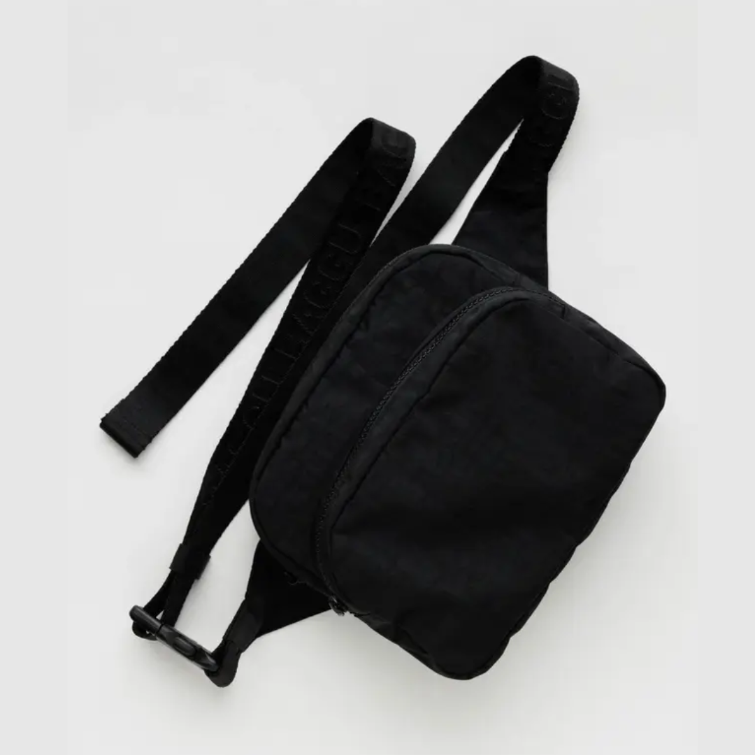 BAGGU Black Fanny Pack - Waist Bag for Travel, Running & Hiking - Hands-Free Crossbody Bag for Men & Women