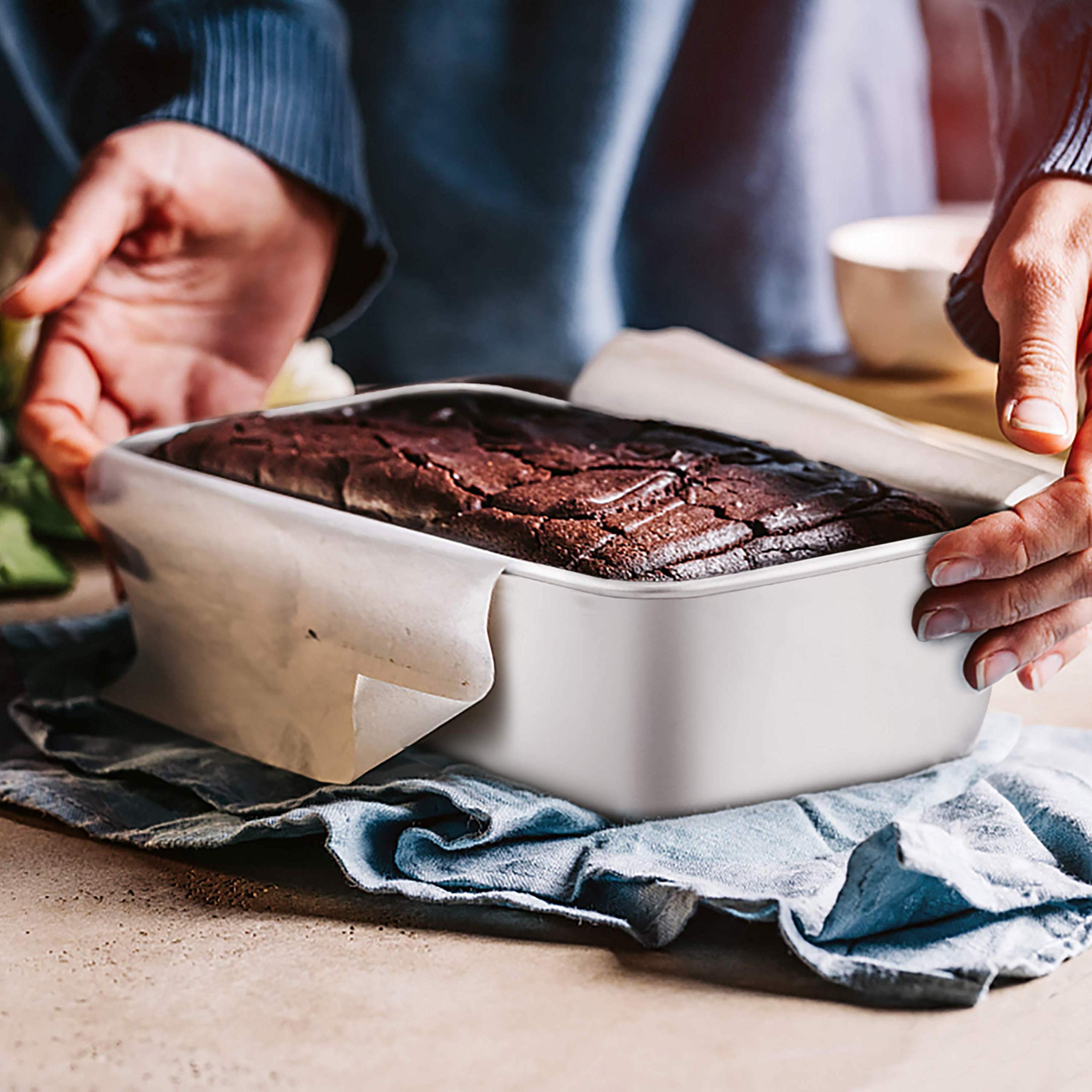 TeamFar 9¼” × 5” Stainless Steel Loaf Pan - Premium Bread Baking Pan for Homemade Bread, Cake & Meatloaf | Durable, Dishwasher Safe & Easy to Clean | Perfect for Baking, Toasting & Meal Prep