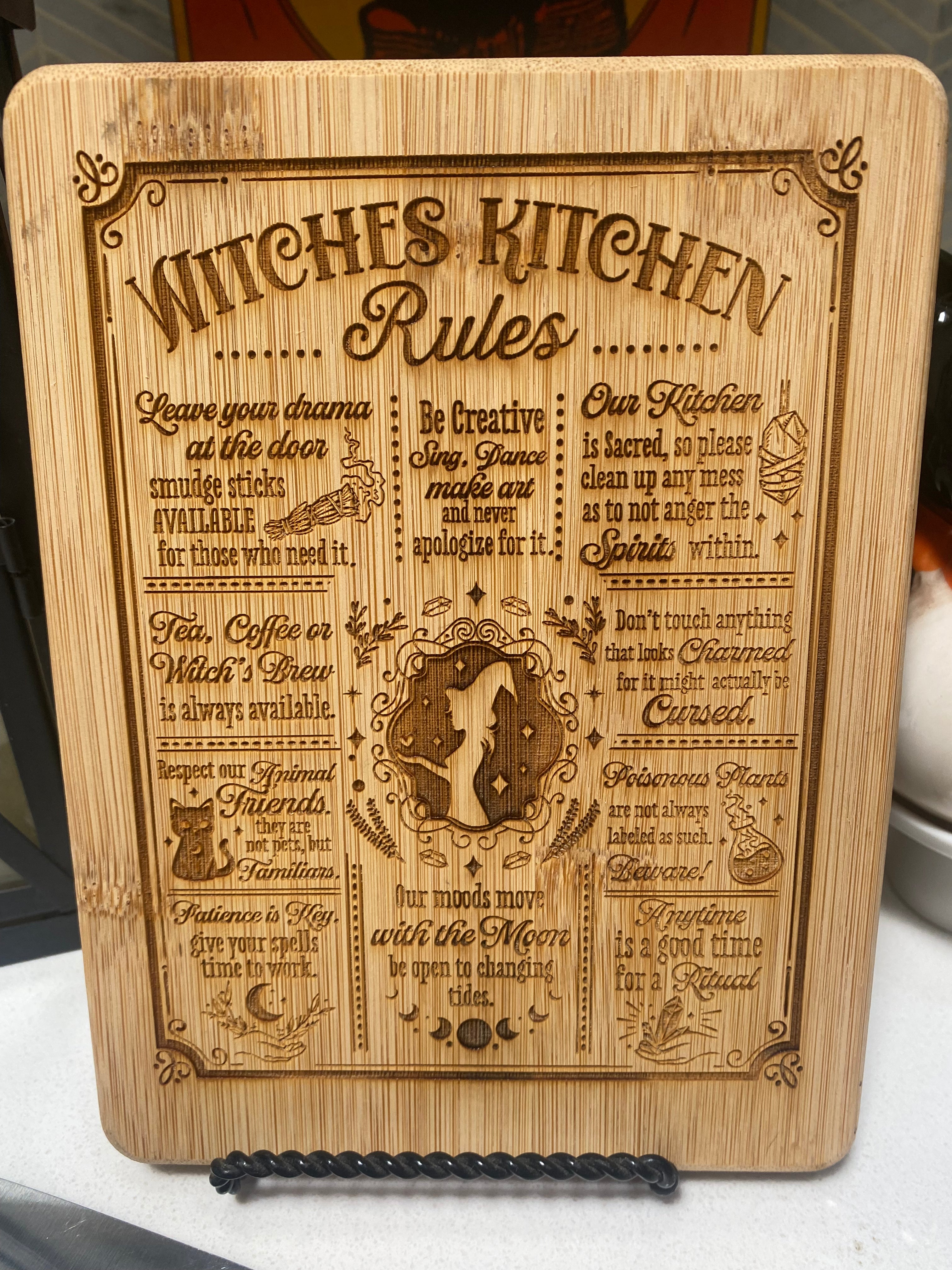 Premium Witch's Kitchen Rules Cutting Board - Durable Wooden Chopping Board for Cooking & Serving - Perfect for Halloween, Themed Parties & Home Decor