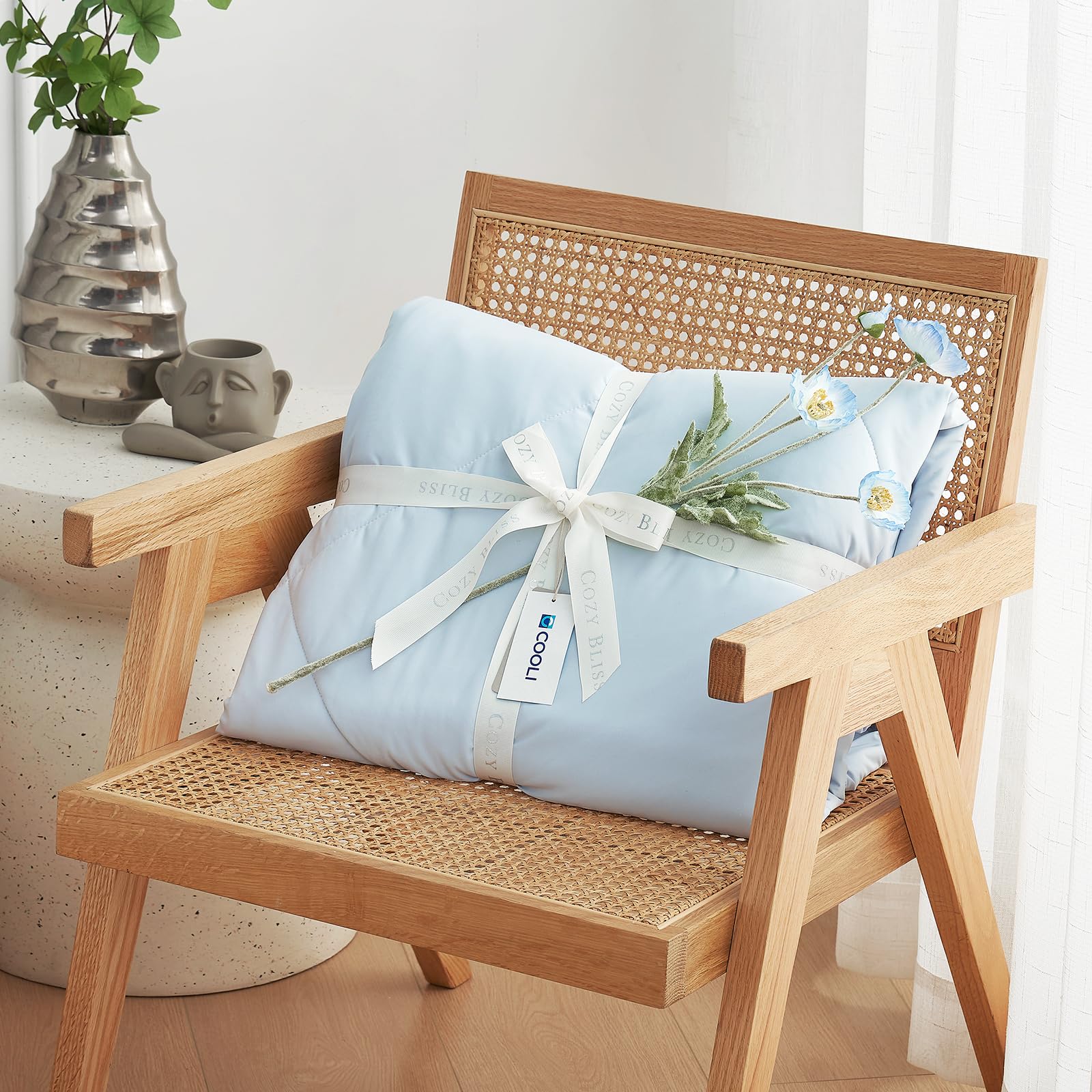 Cooling Comforter Twin Size - Breathable Lightweight Summer Blanket for Hot Sleepers & Night Sweats | Gray Blue Silk Smooth Bedding | Perfect for Warm Weather & Air-Conditioned Rooms