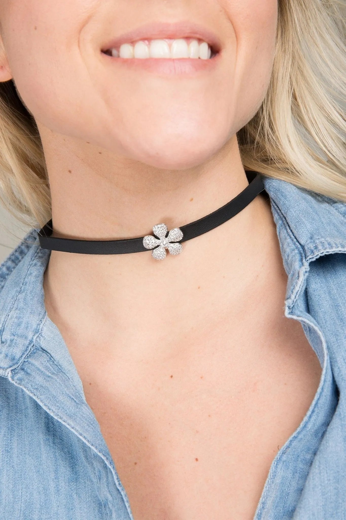 Elegant Crystal Flower Charm Choker Necklace for Women - Dainty Bohemian Jewelry for Parties, Weddings & Date Nights