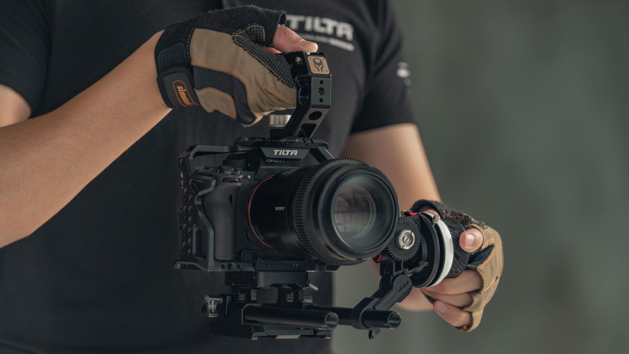 Tilta Pocket Follow Focus for DSLR & Mirrorless Cameras - Compact Camera Lens Focus Control System - Perfect for Filmmaking, Vlogging & Professional Video Production
