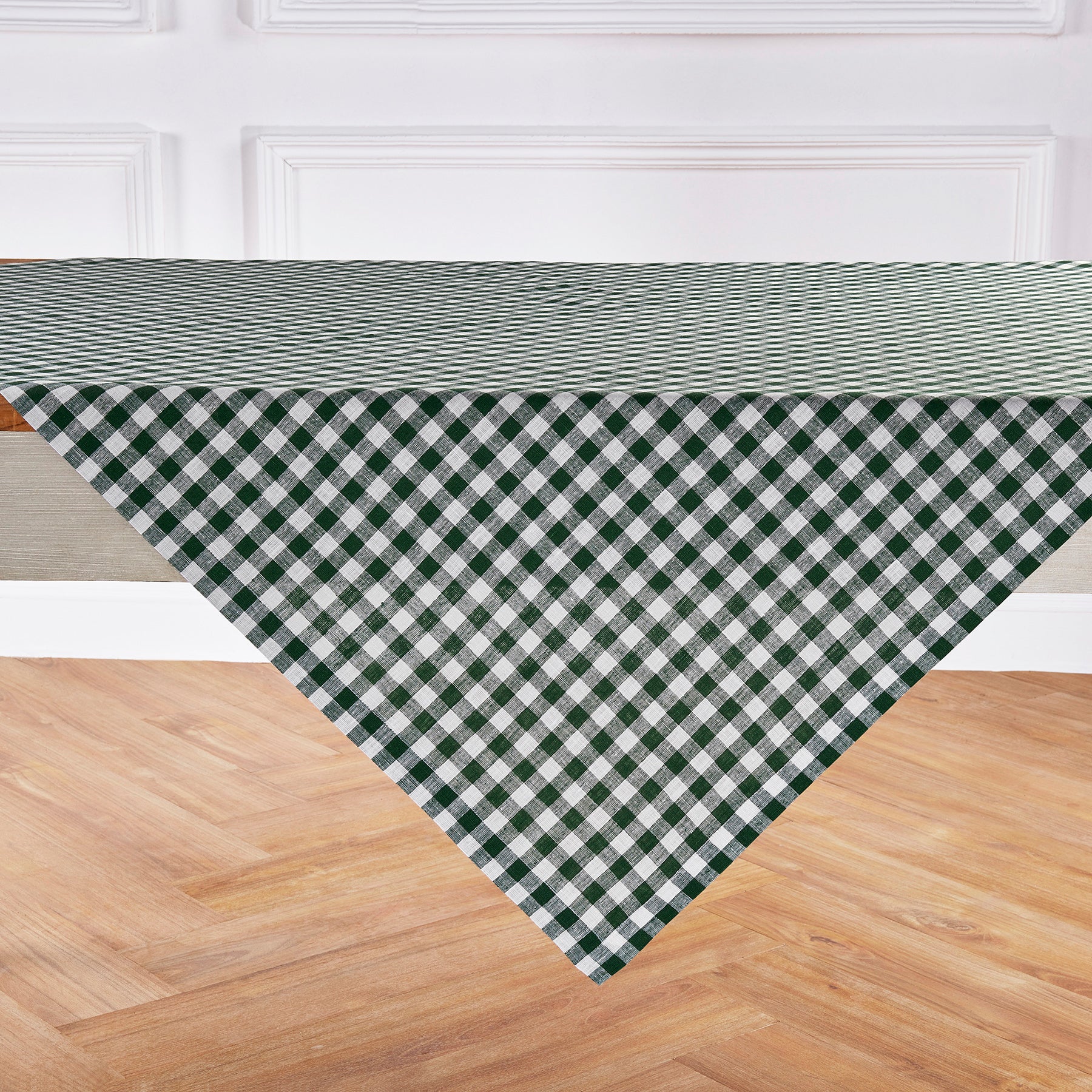 Classic Gingham Table Throw - Stylish Cotton Tablecloth for Dining, Picnics & Outdoor Events - Perfect for Kitchen, Party & Home Decor