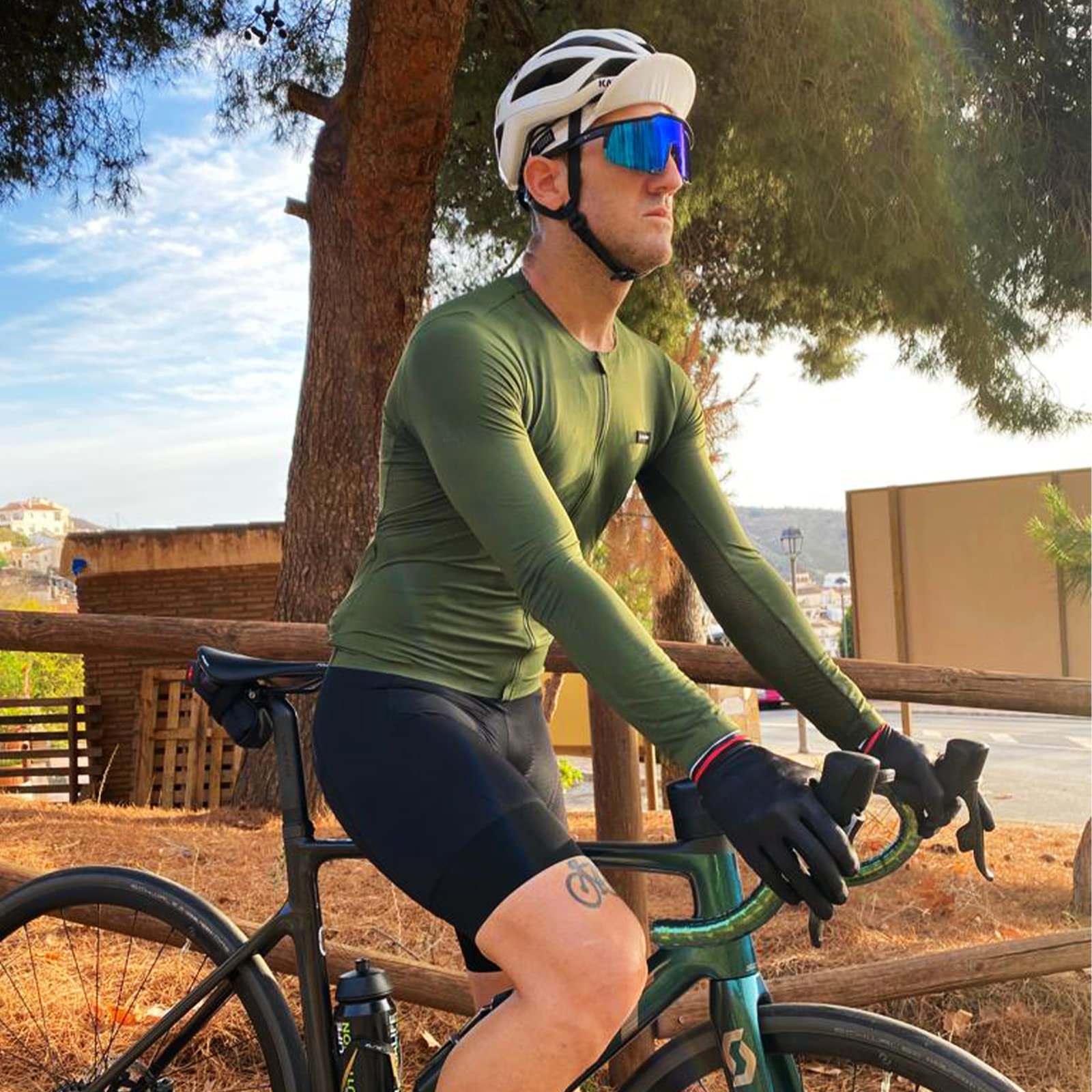 **Men's Cycling Bib Shorts - Breathable Padded Road Bike Bicycle Tights for Comfortable Riding | Perfect for Long-Distance & Competitive Cycling**