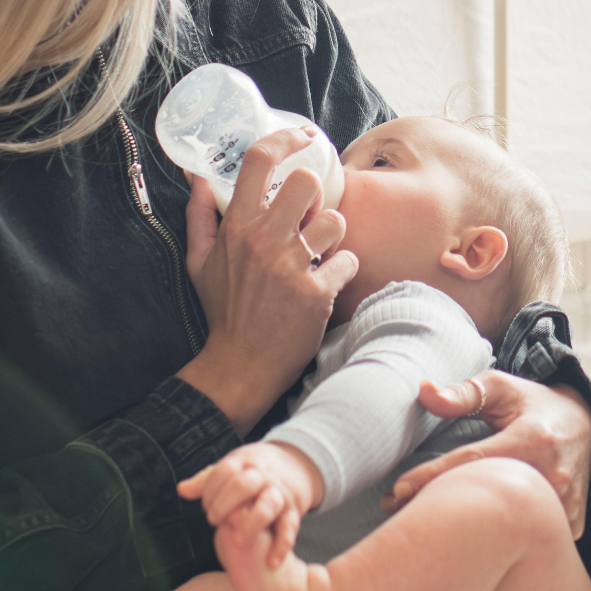 Tommee Tippee Complete Baby Feeding Set - Electric Steam Sterilizer, Insulated Bottle Bag, Self-Sterilizing Bottles & Bottle Warmer for Newborns (White) - Perfect for Home, Travel & Daycare Use
