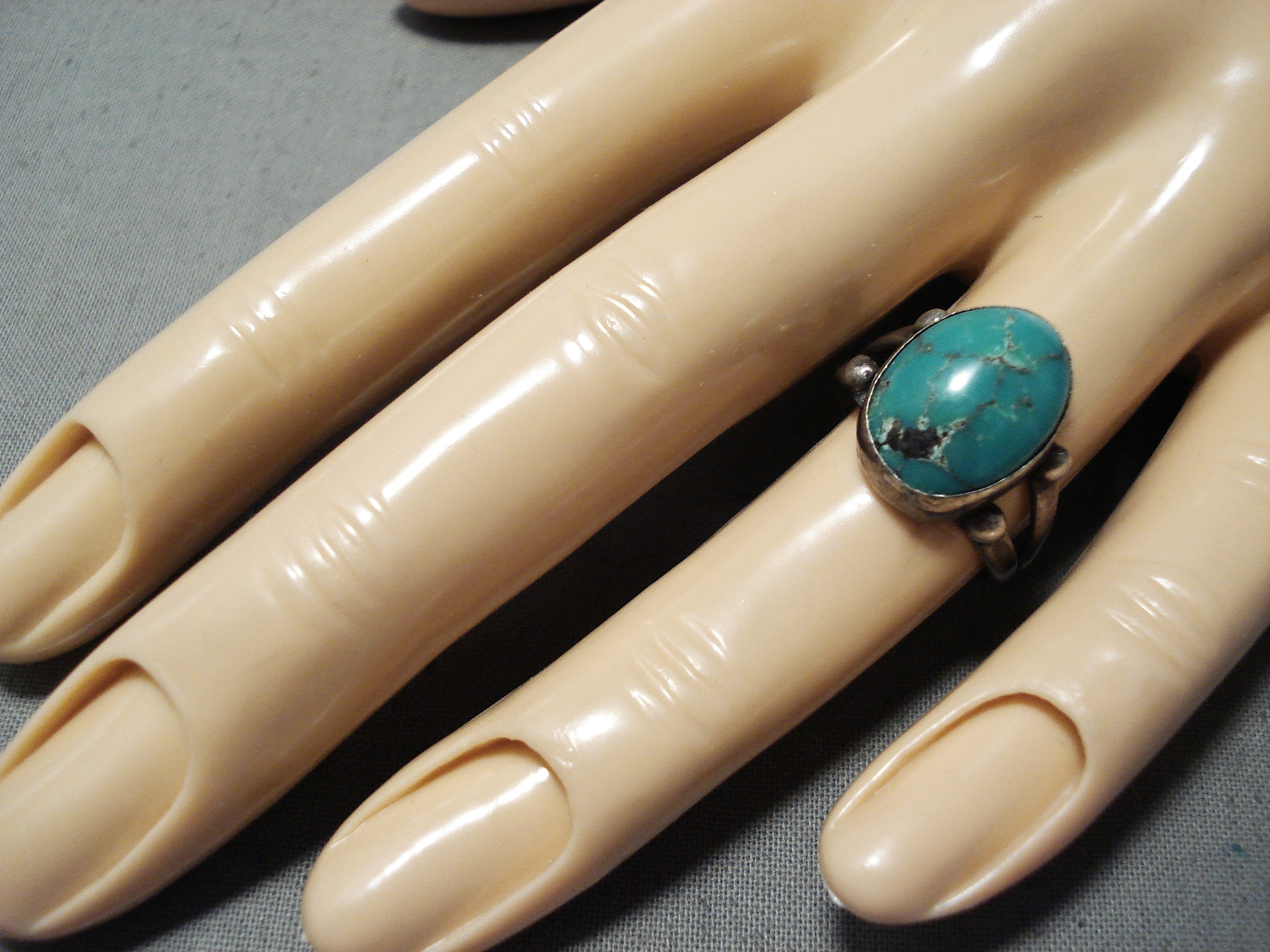 Vintage Native American Navajo Turquoise Sterling Silver Ring for Women – Handmade Southwest Jewelry for Boho Fashion & Gift Giving