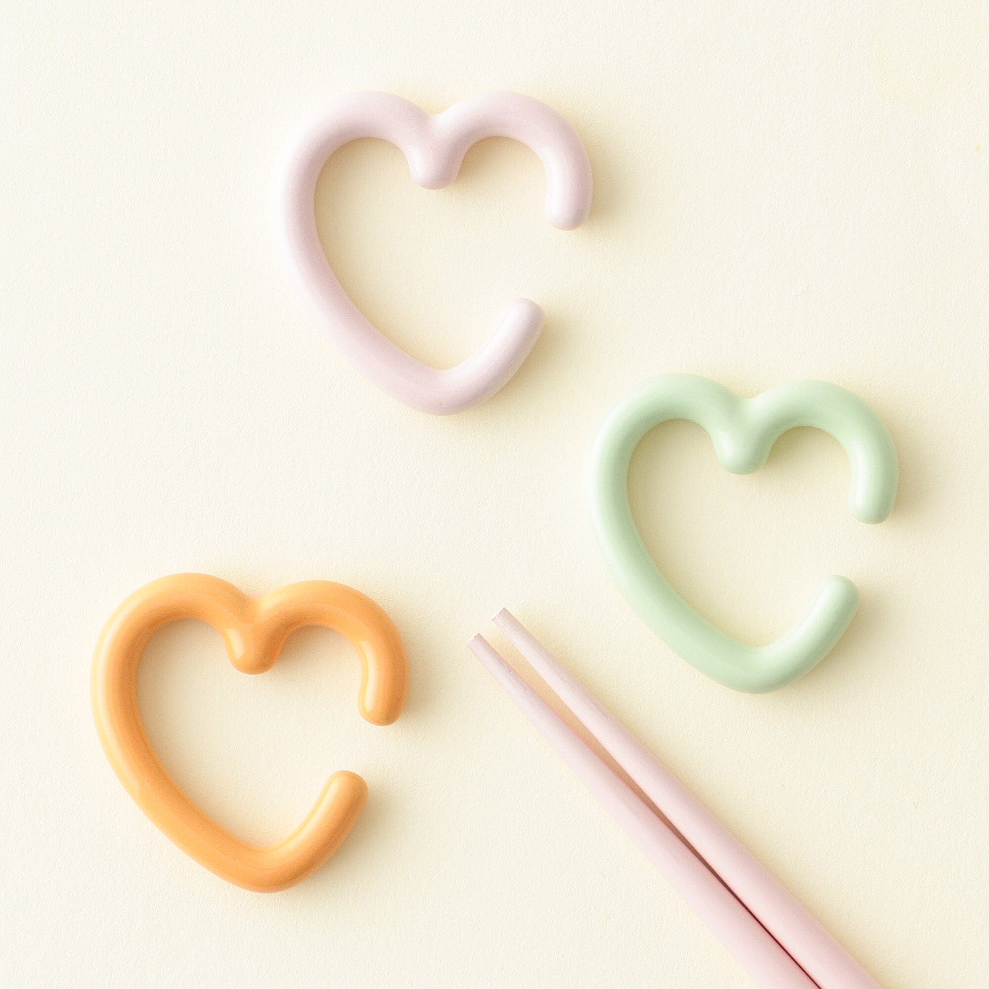 Pink Heart-Shaped Chopstick Rest - Elegant Tableware for Sushi, Asian Dining & Home Decor