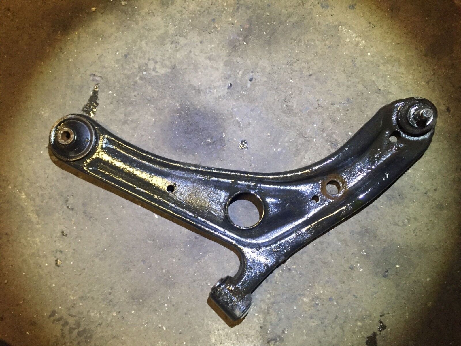 04 05 06 Scion XA Left Front Lower Control Arm - OEM Replacement Part D18 - Perfect for Suspension Repair & Car Maintenance