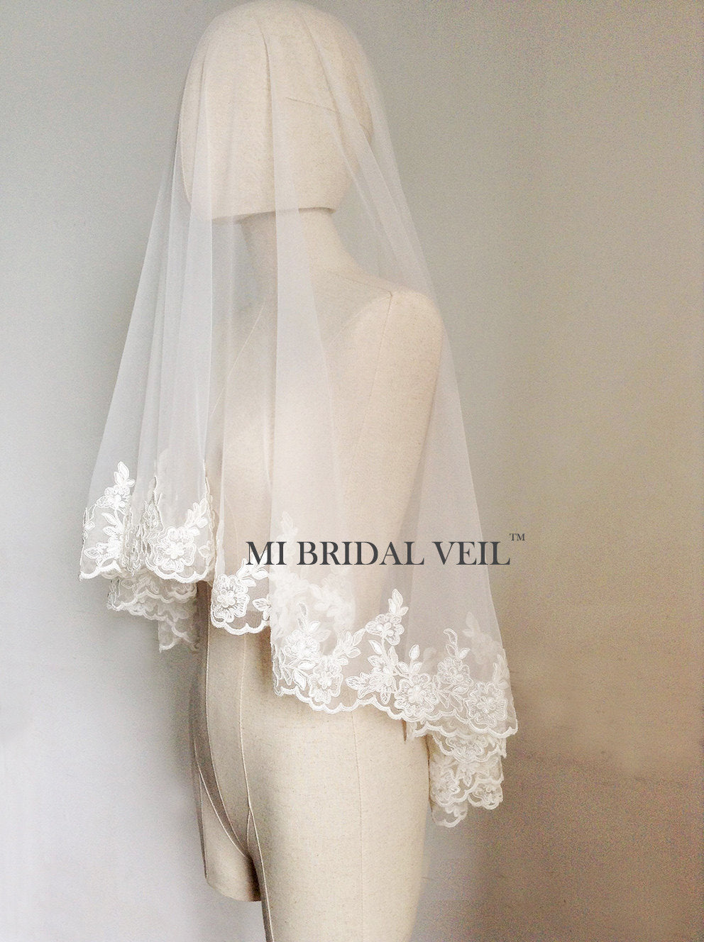 Elegant Mantilla Lace Wedding Veil - Vintage Inspired Rose Lace Bridal Veil for Church, Cathedral & Beach Weddings | Perfect for Brides, First Communion & Quinceañera